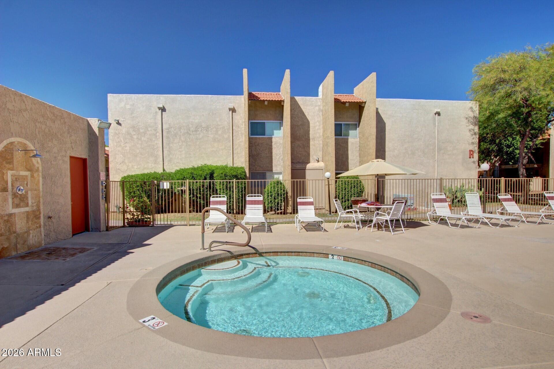 5525 E THOMAS Road M16