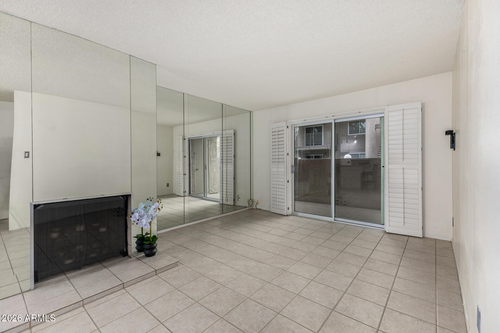 5525 E THOMAS Road M16