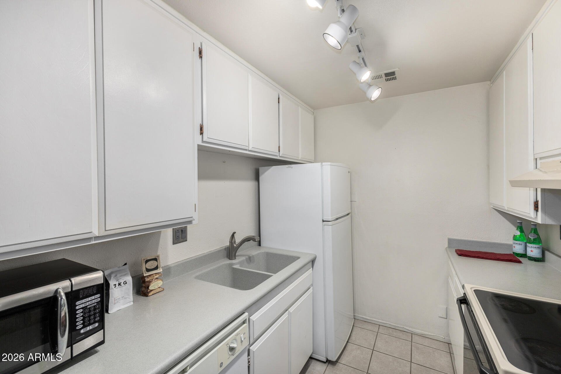 5525 E THOMAS Road M16