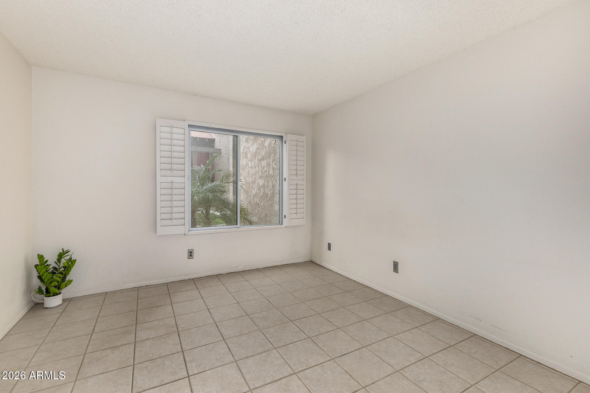 5525 E THOMAS Road M16
