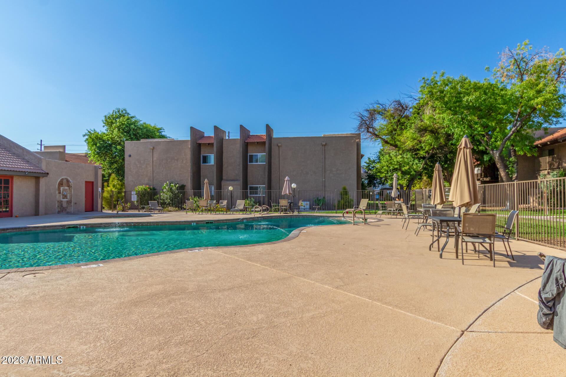 5525 E THOMAS Road M16