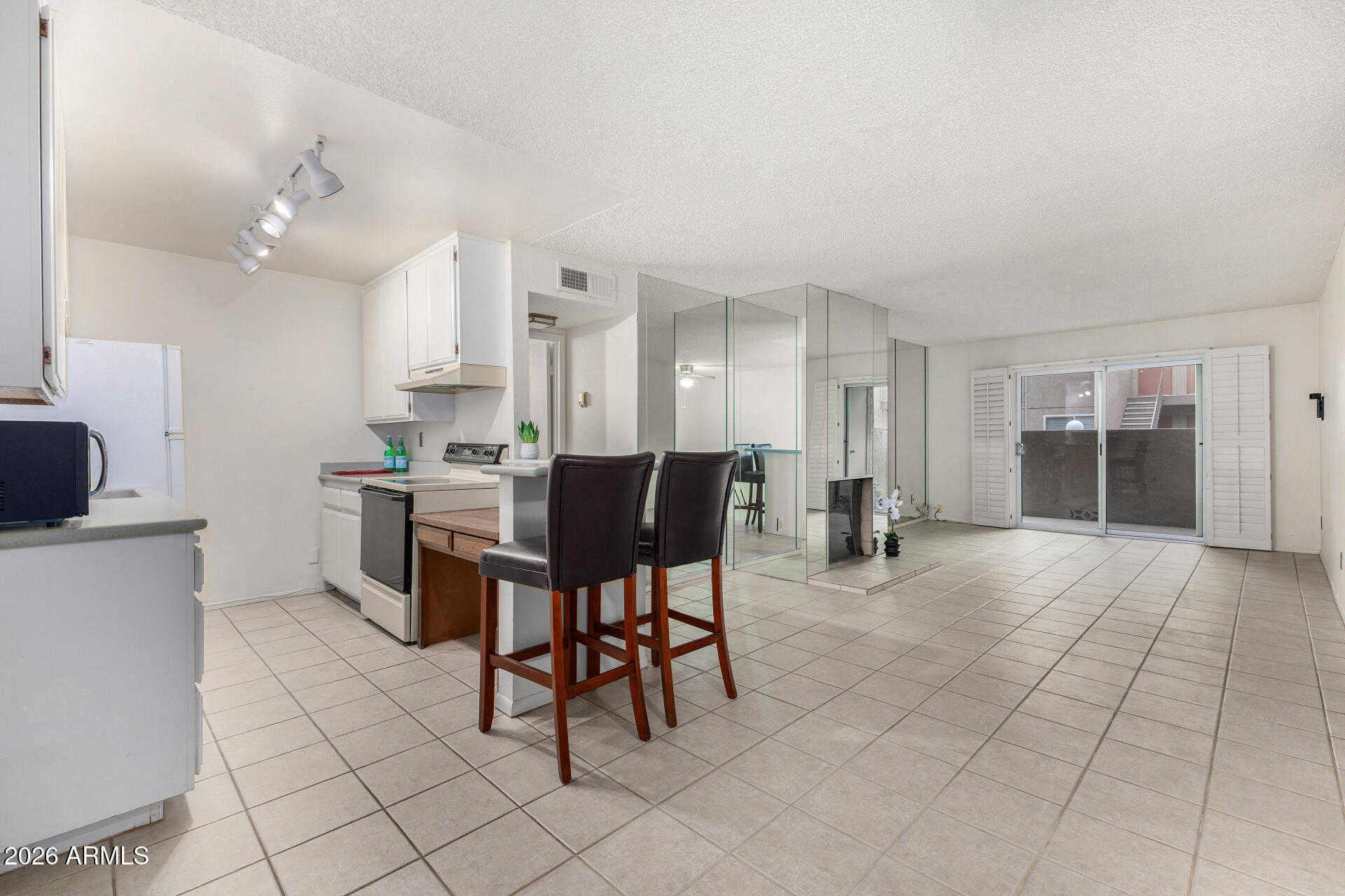 5525 E THOMAS Road M16