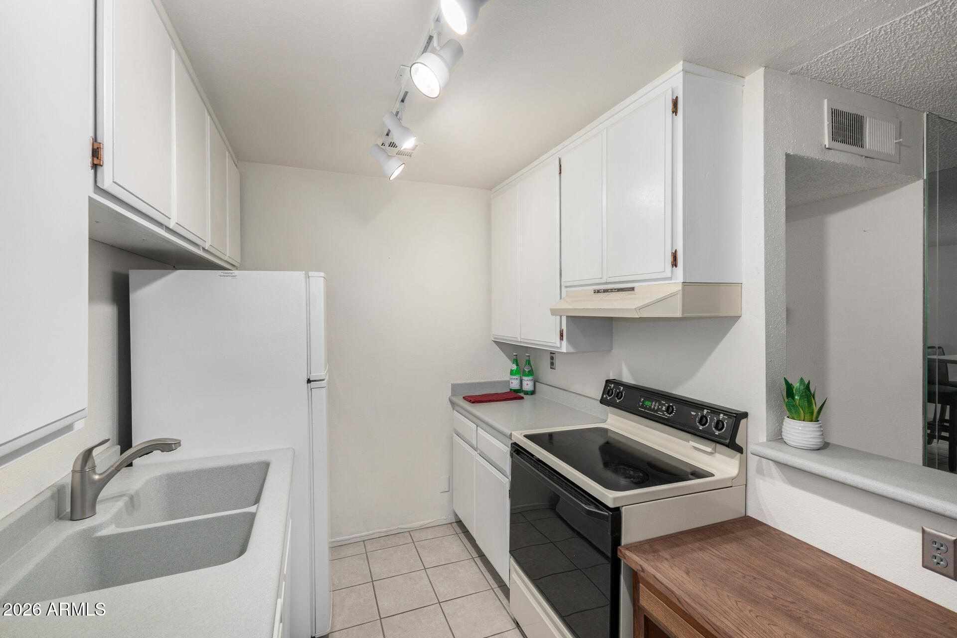 5525 E THOMAS Road M16