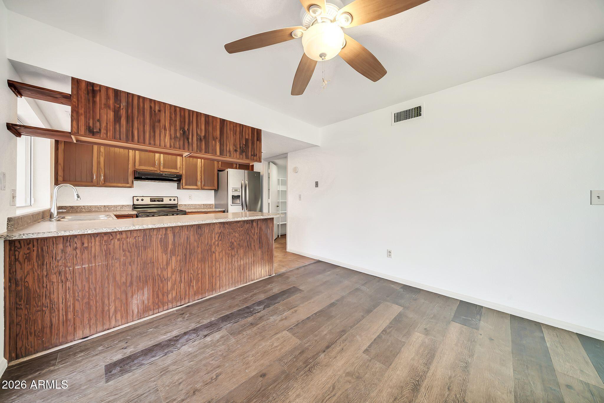 3827 W MURIEL Drive