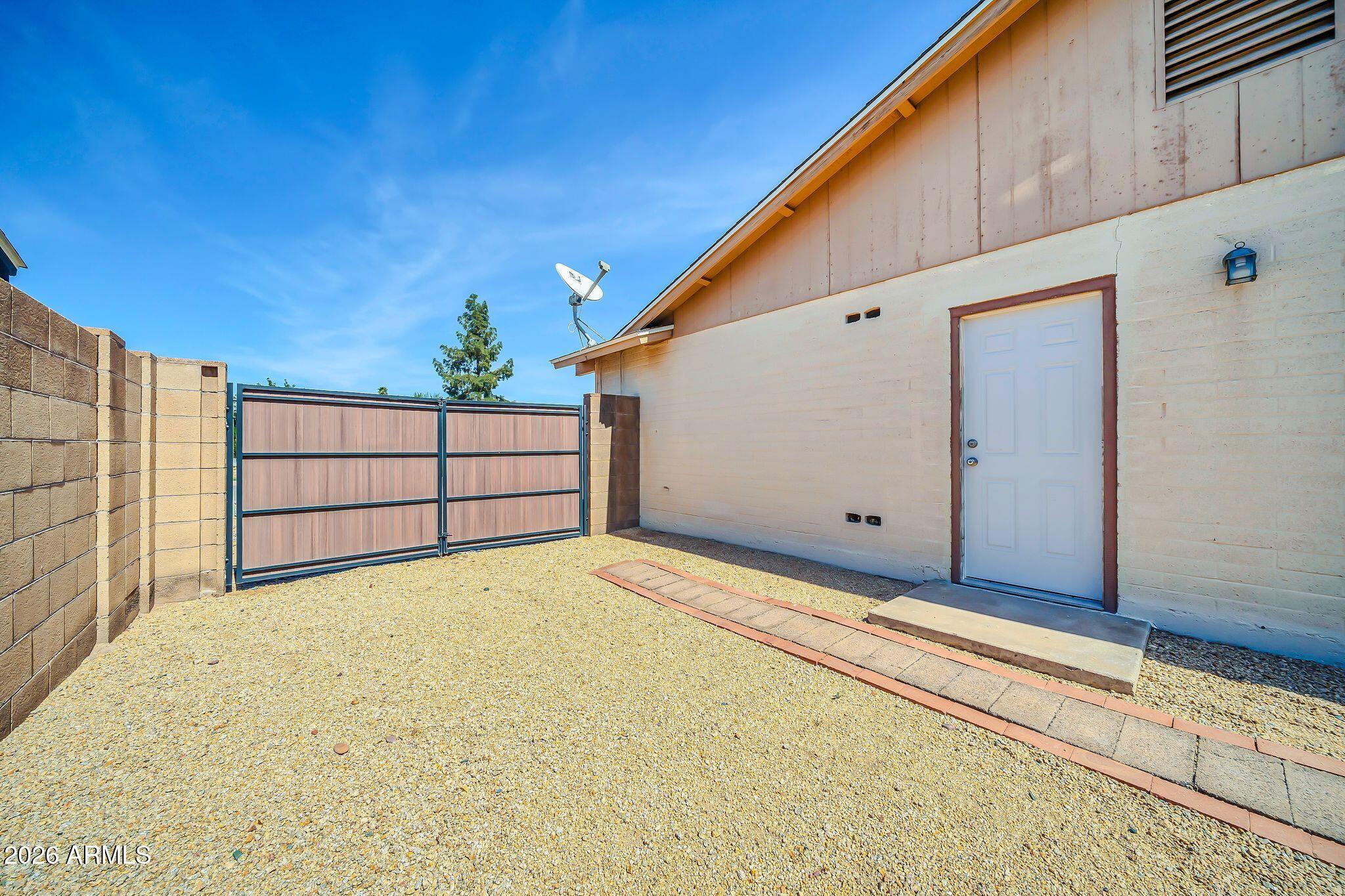 3827 W MURIEL Drive