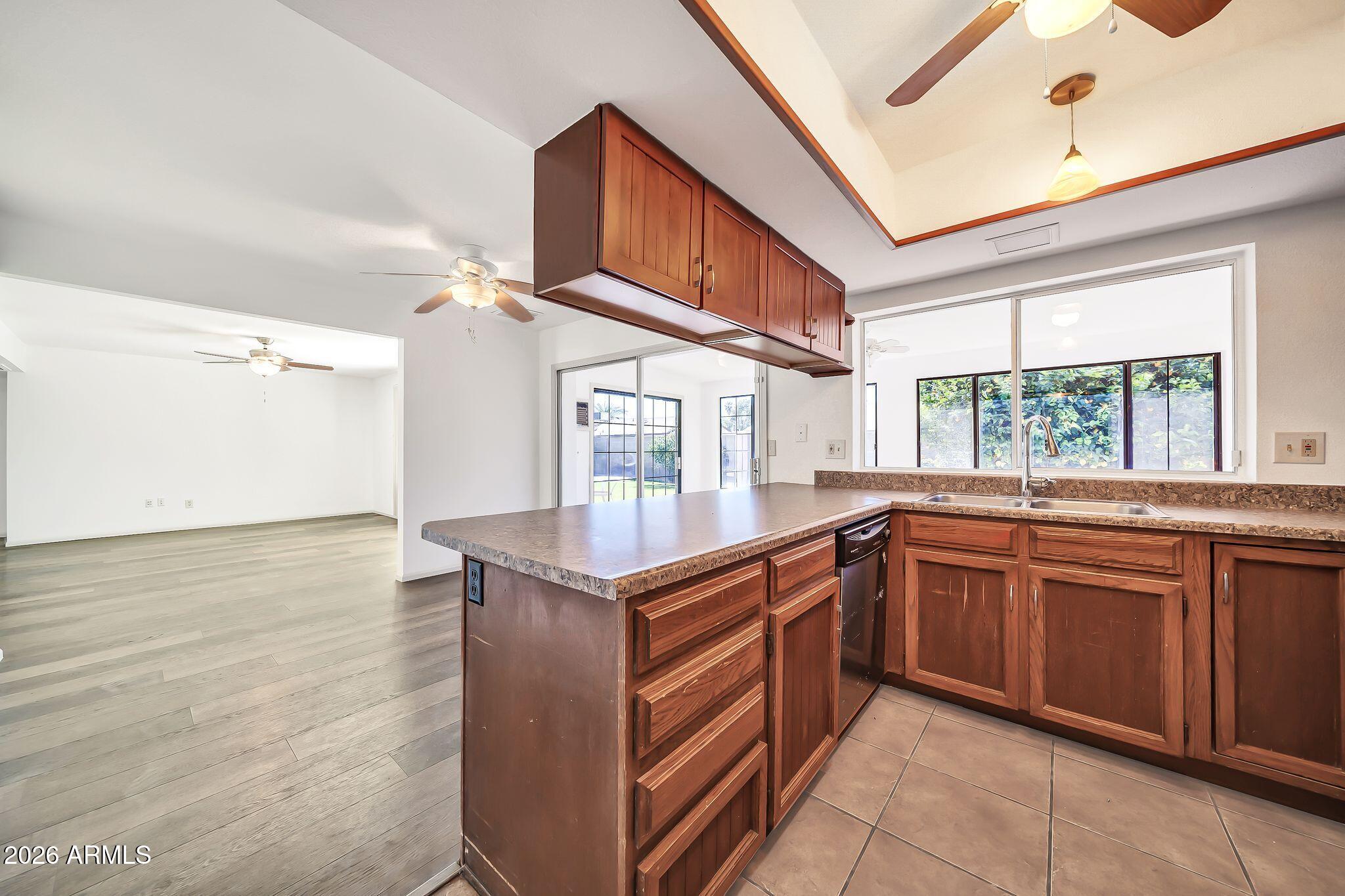 3827 W MURIEL Drive