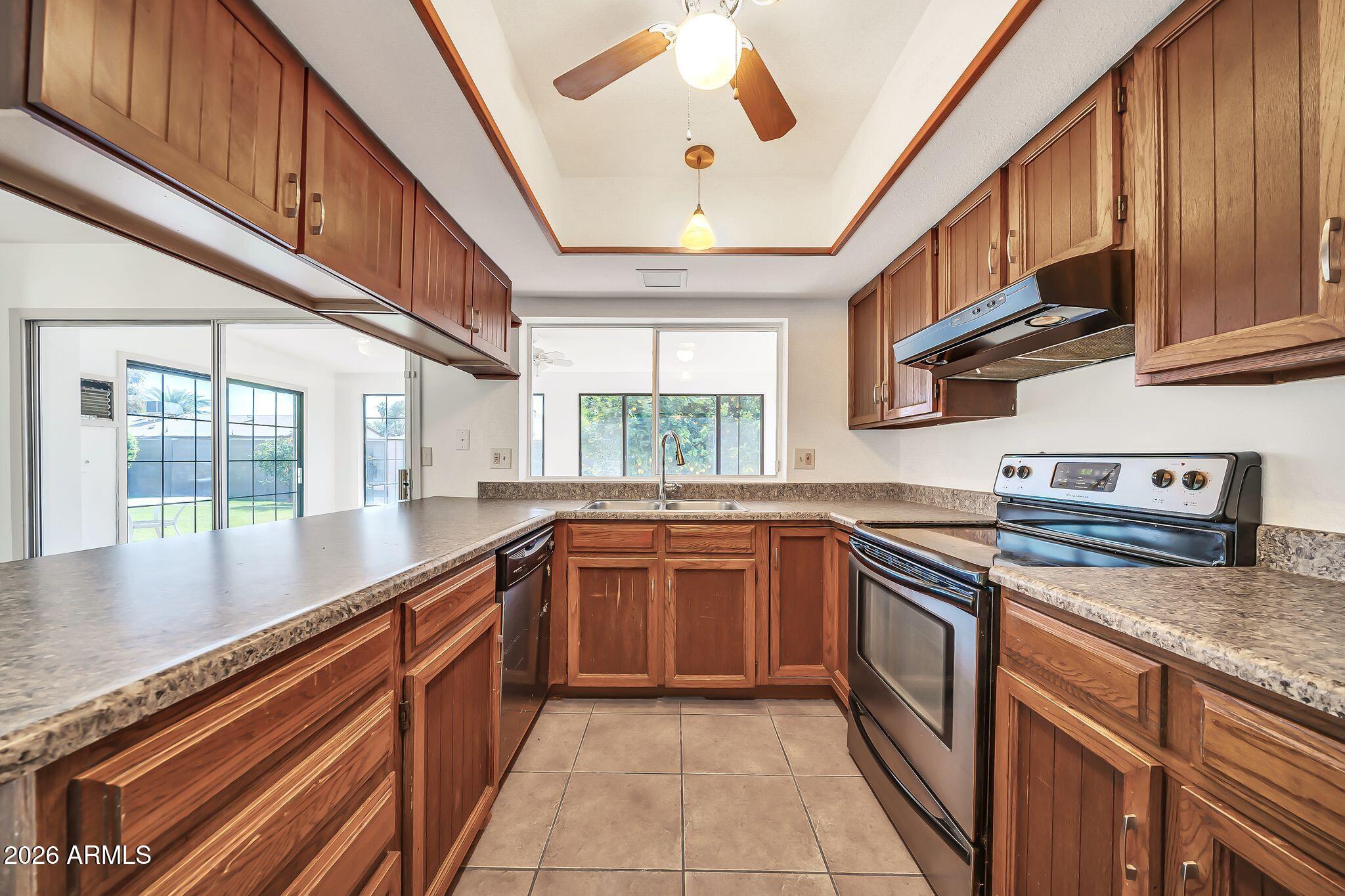 3827 W MURIEL Drive