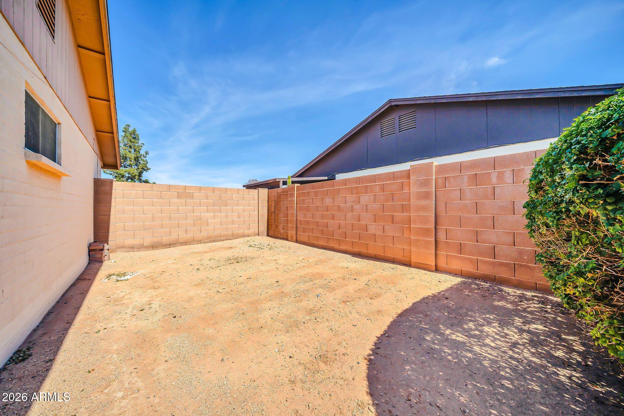 3827 W MURIEL Drive