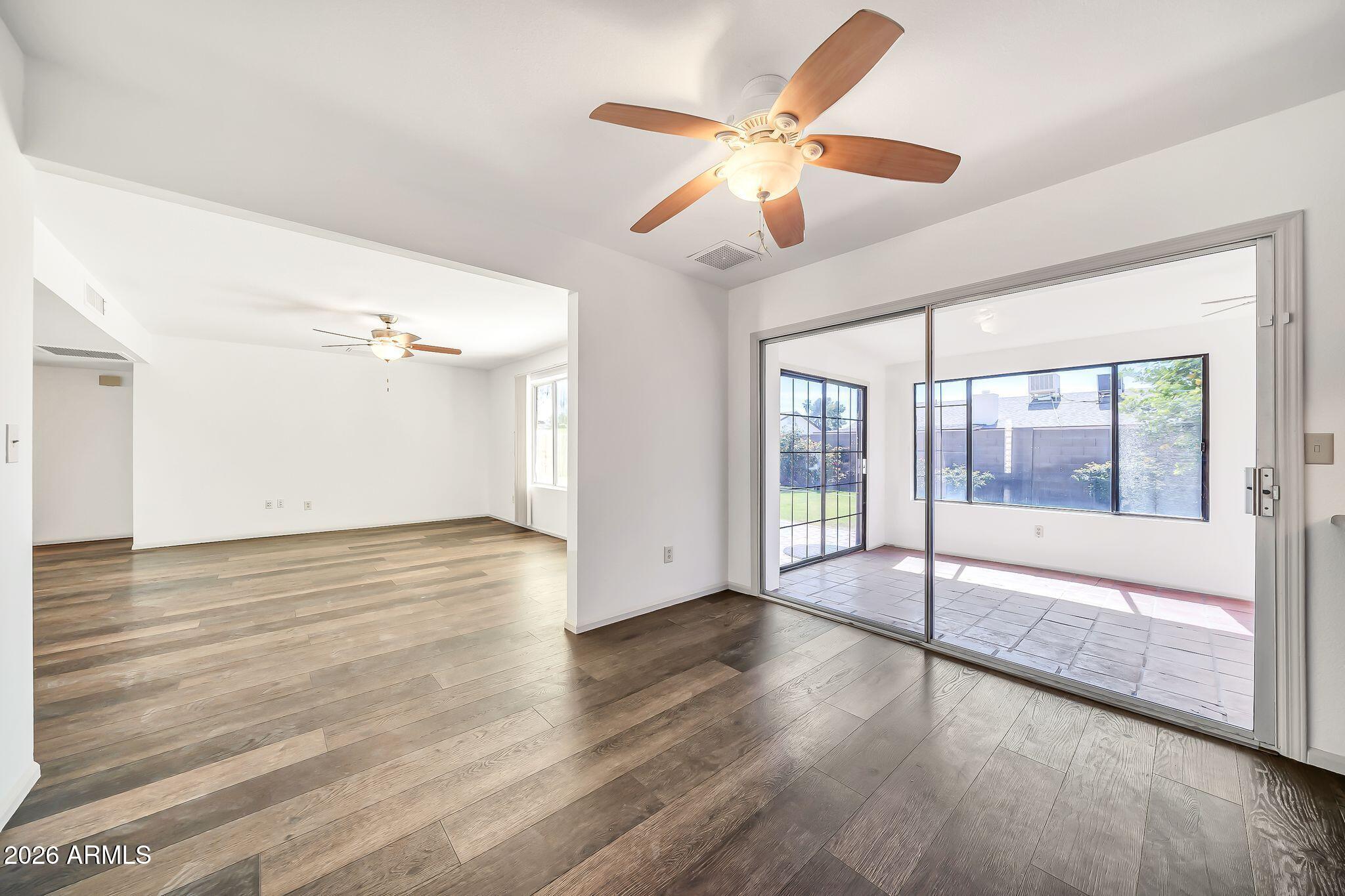 3827 W MURIEL Drive