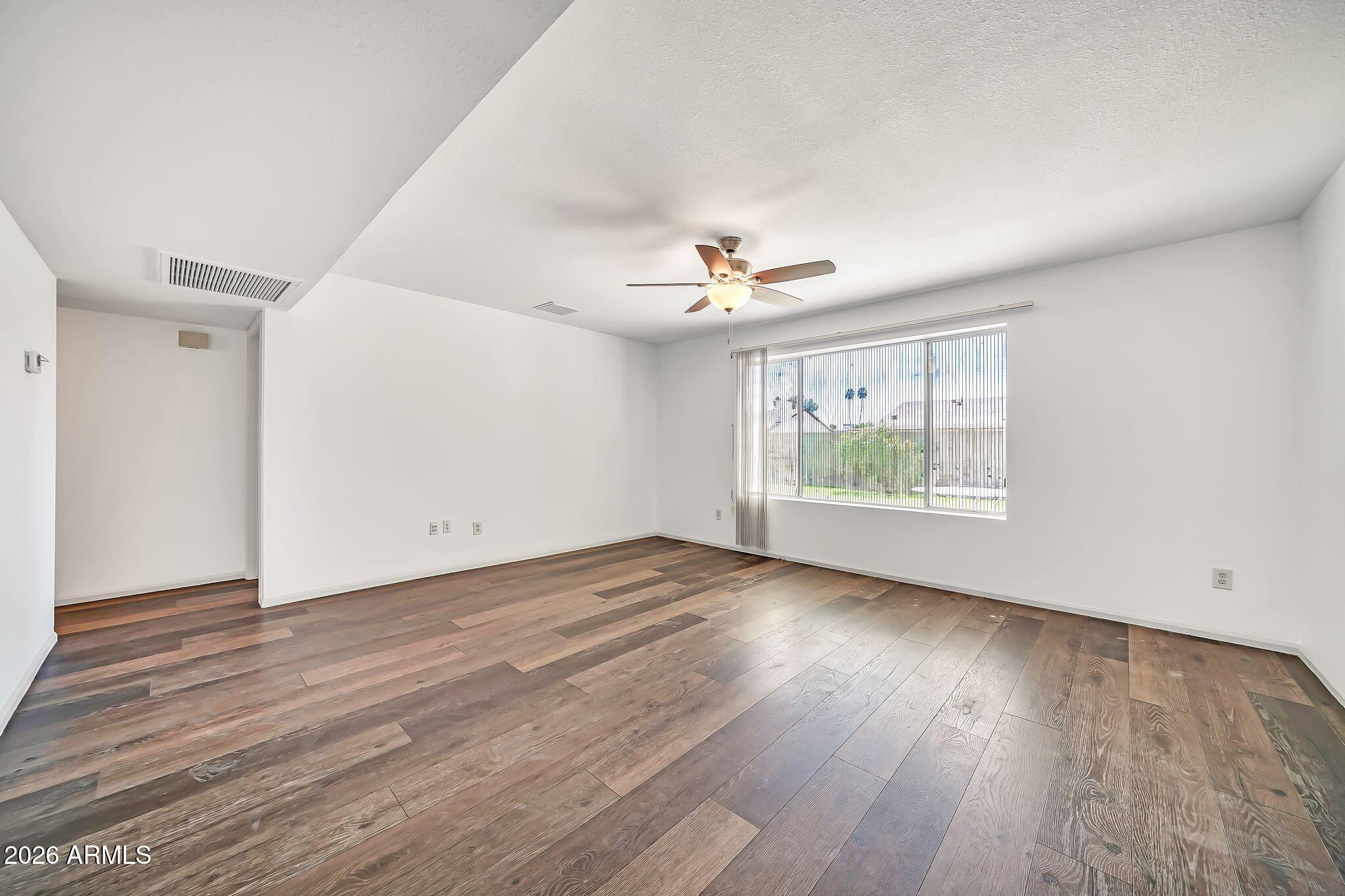 3827 W MURIEL Drive