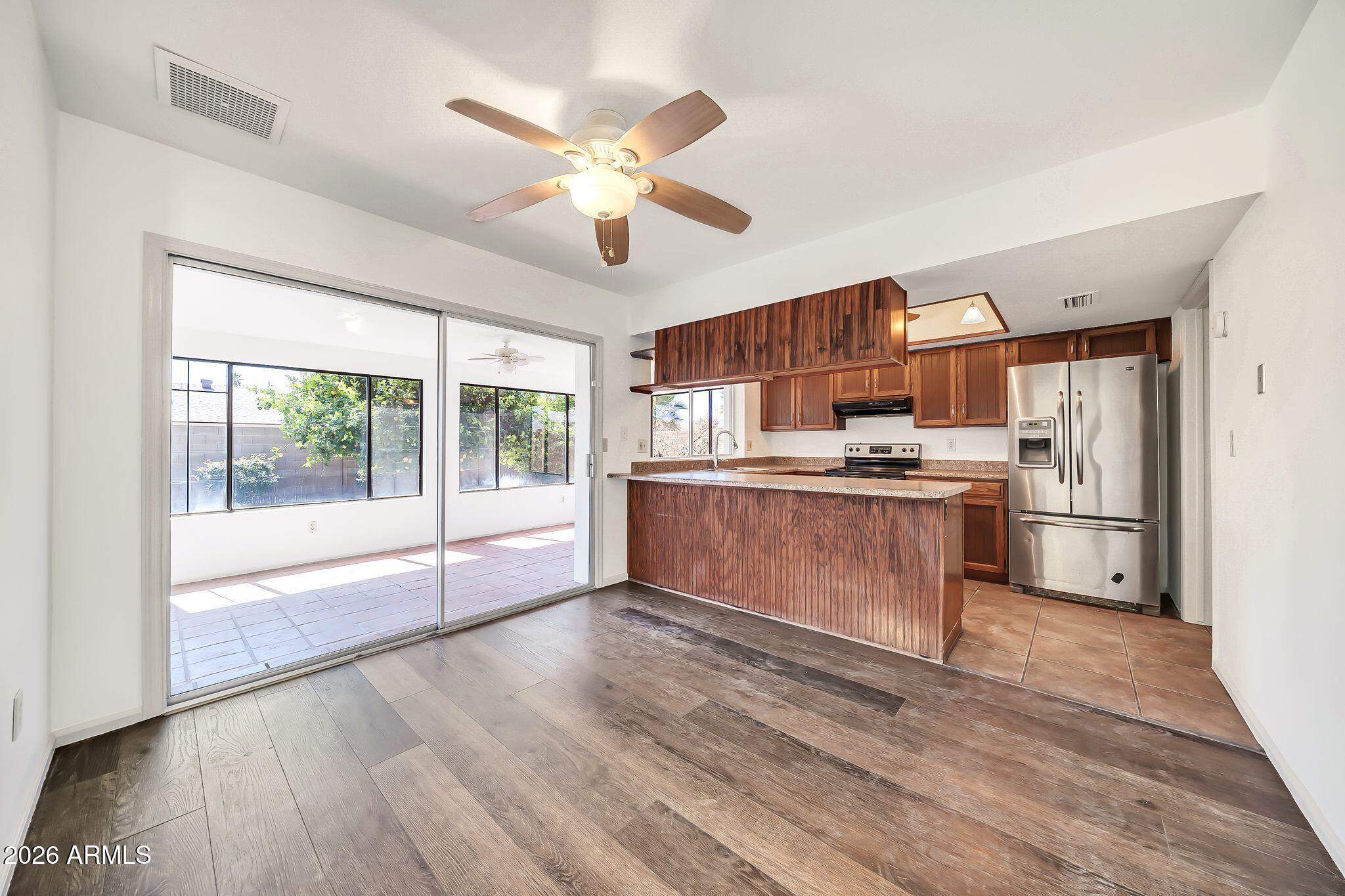 3827 W MURIEL Drive