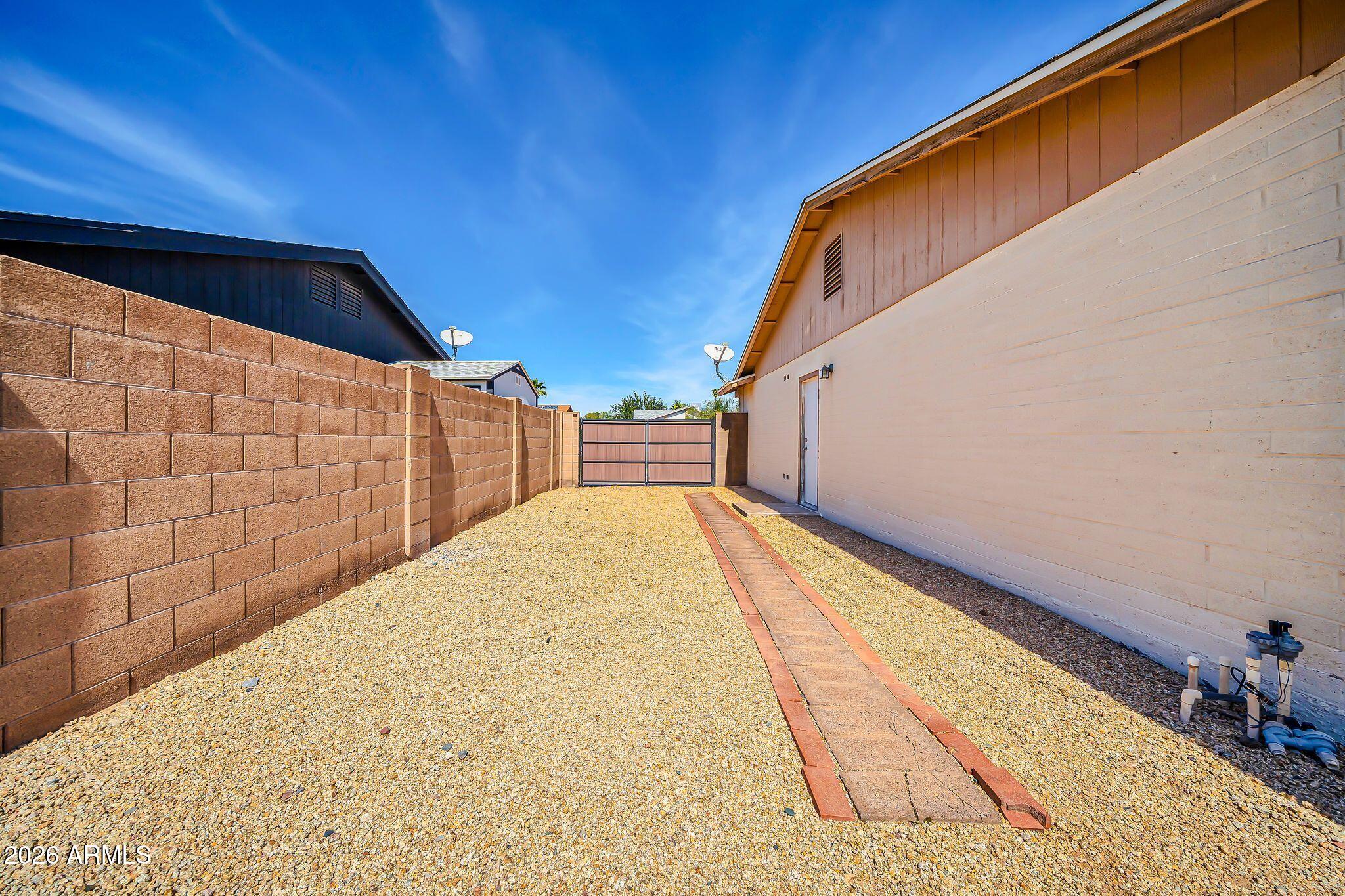3827 W MURIEL Drive