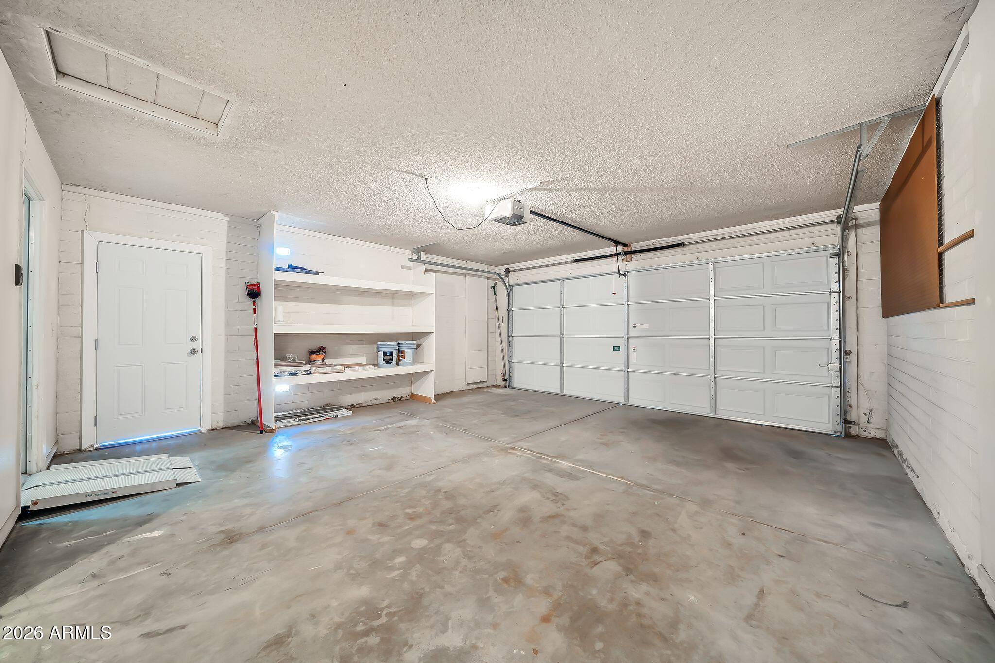 3827 W MURIEL Drive