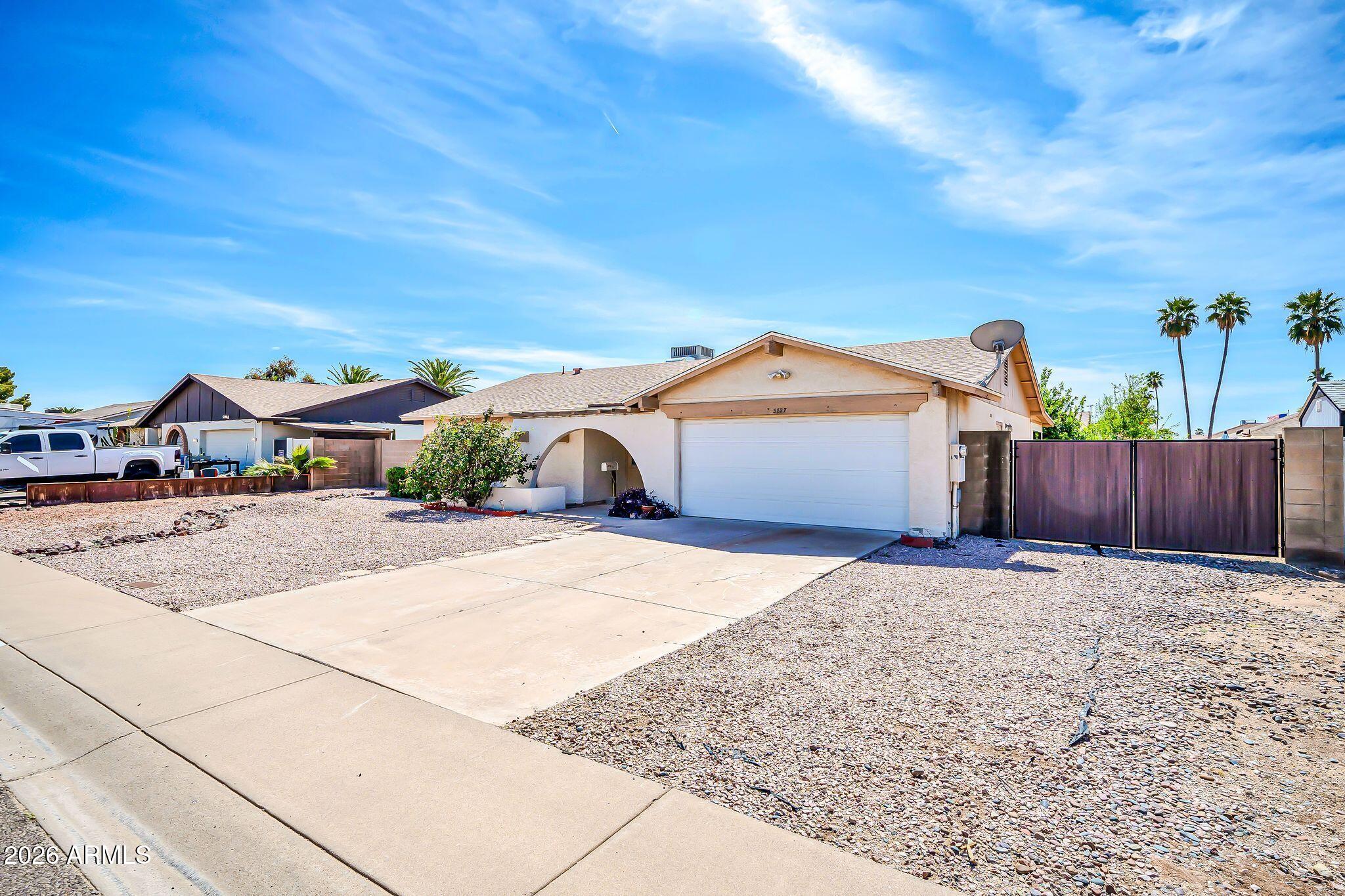 3827 W MURIEL Drive