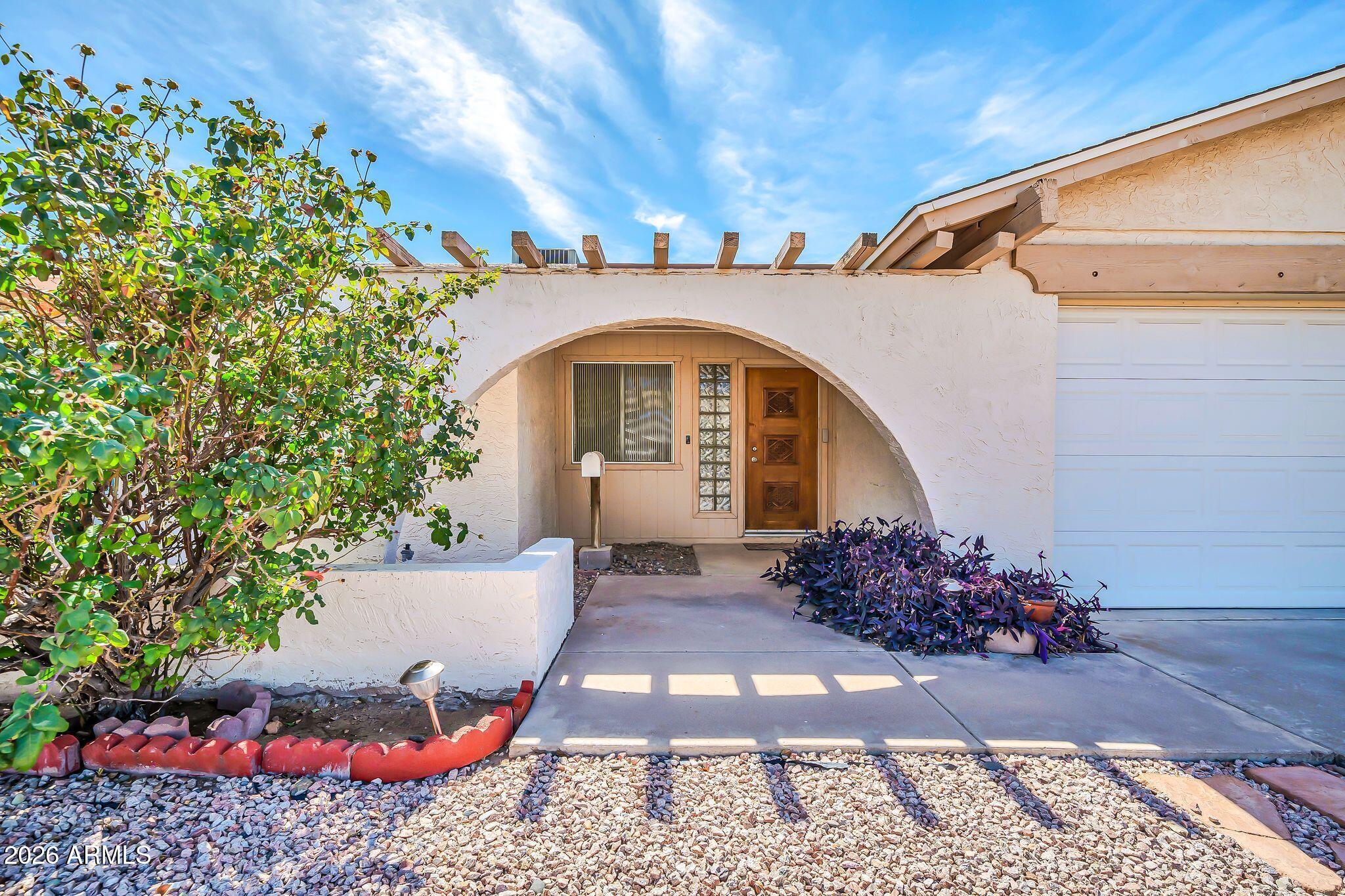3827 W MURIEL Drive