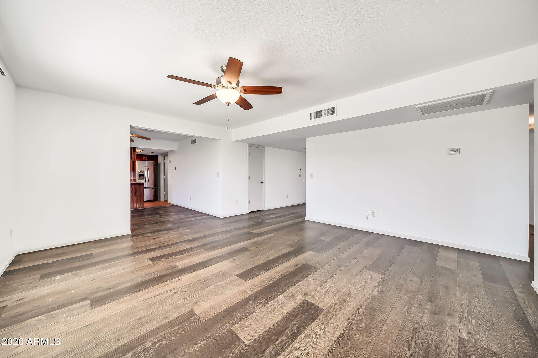 3827 W MURIEL Drive