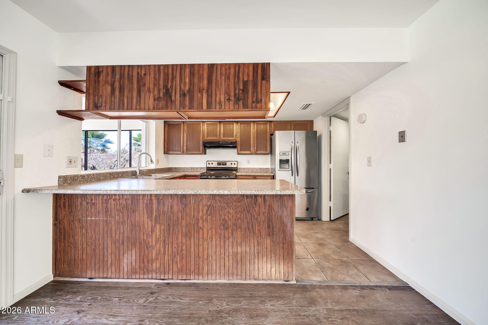 3827 W MURIEL Drive