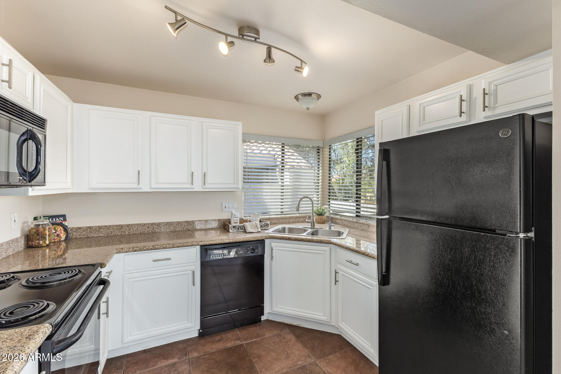 10115 E MOUNTAIN VIEW Road 2032