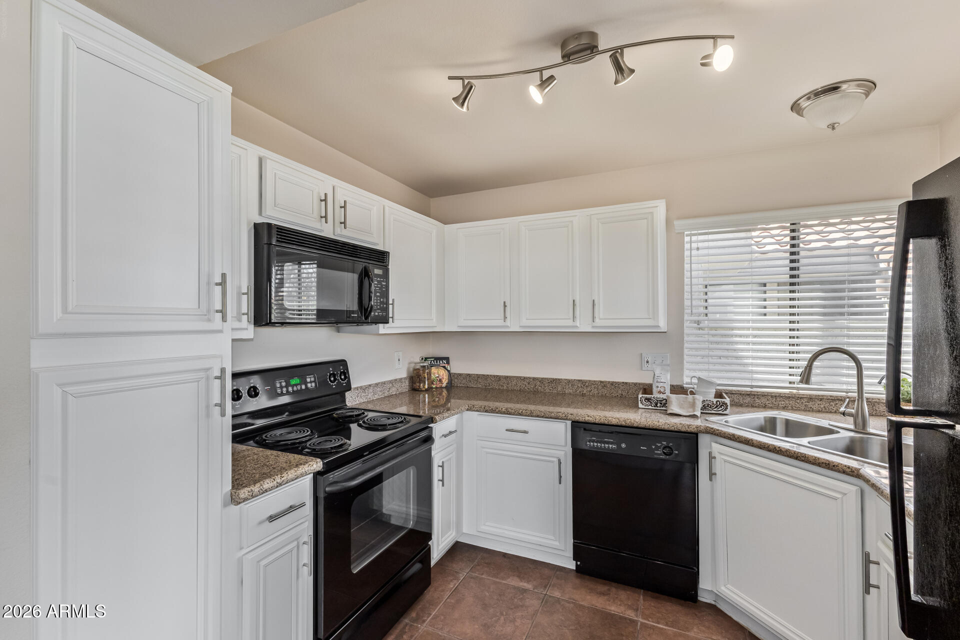 10115 E MOUNTAIN VIEW Road 2032
