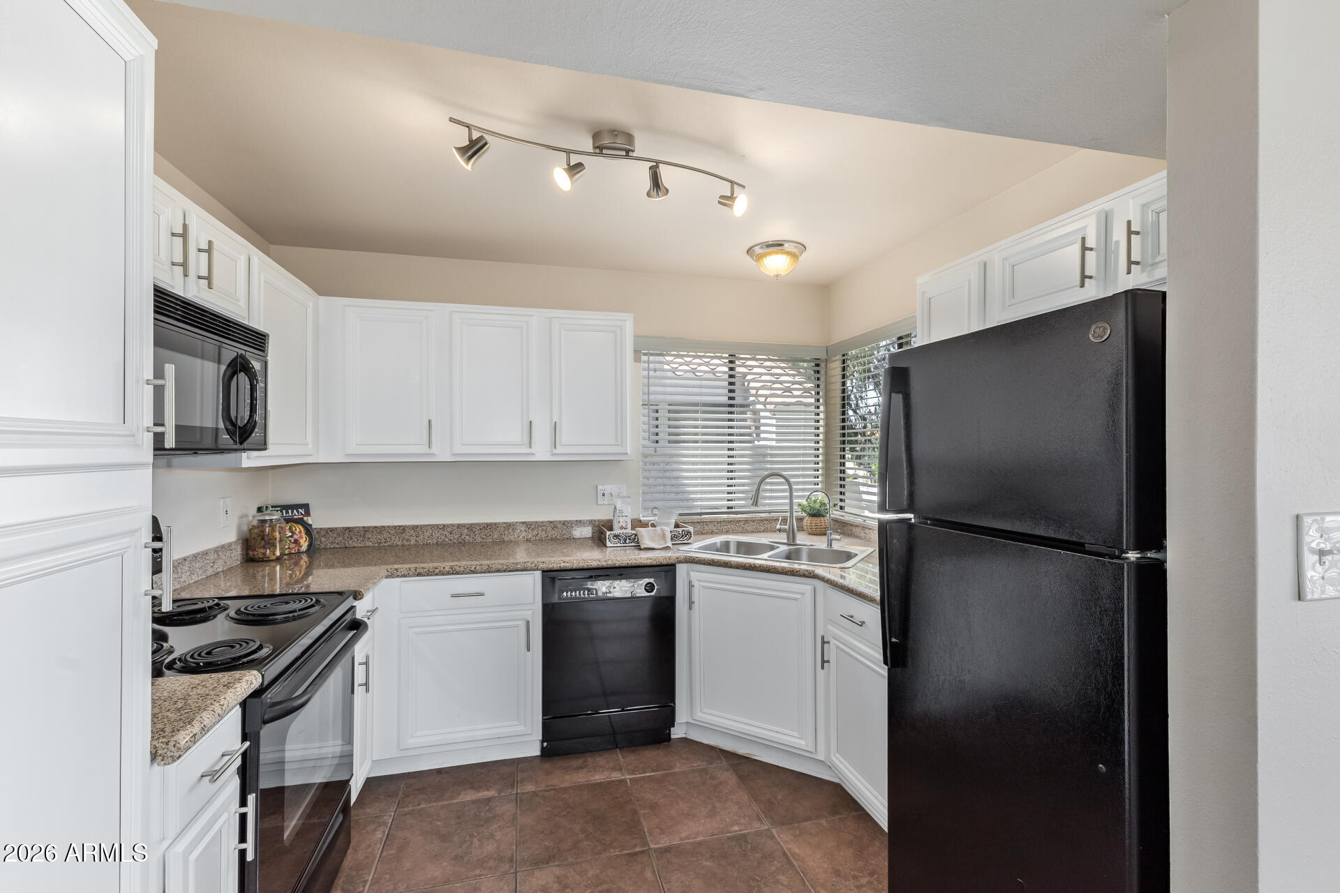 10115 E MOUNTAIN VIEW Road 2032