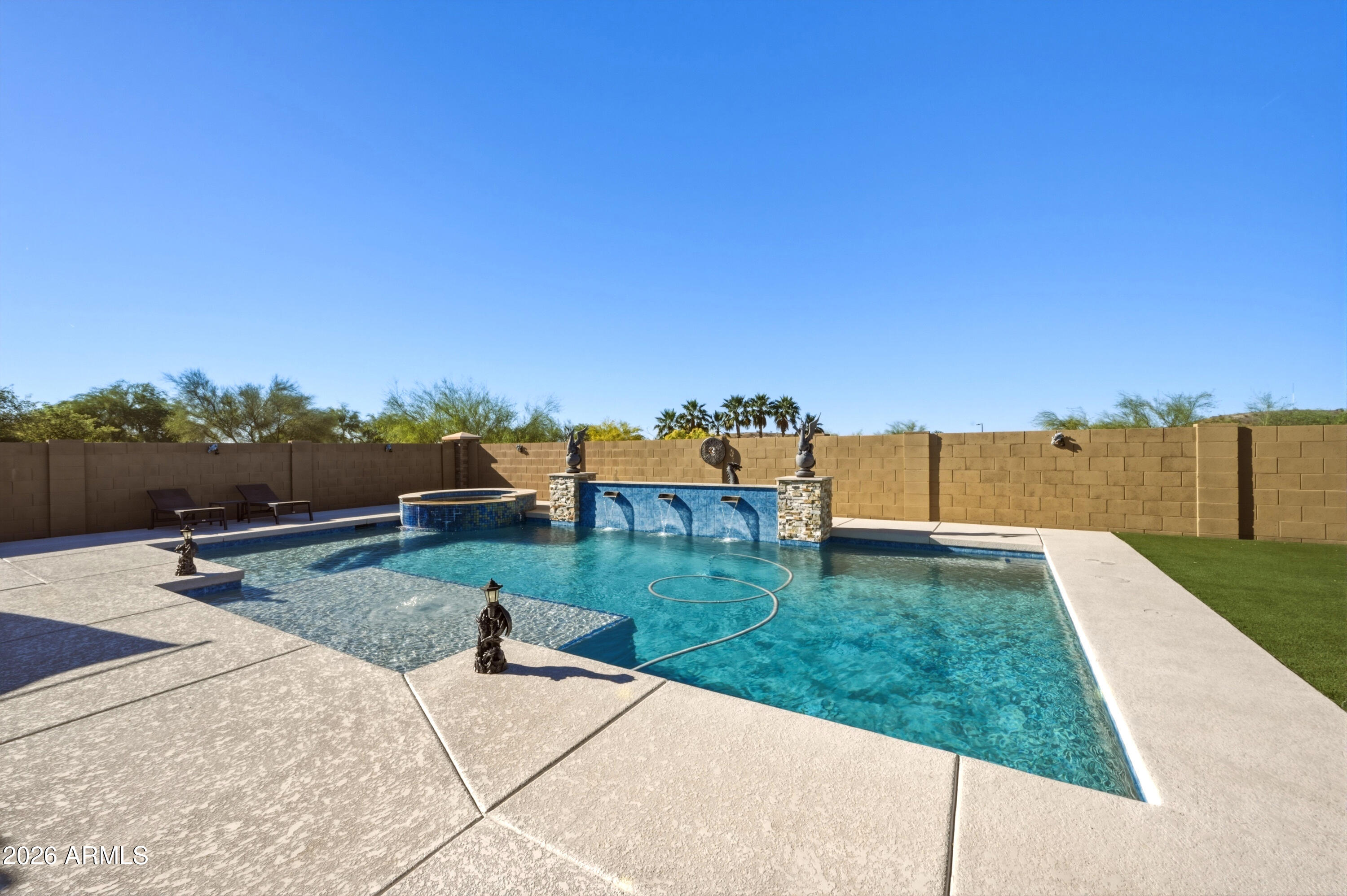 2310 W KACHINA Trail
