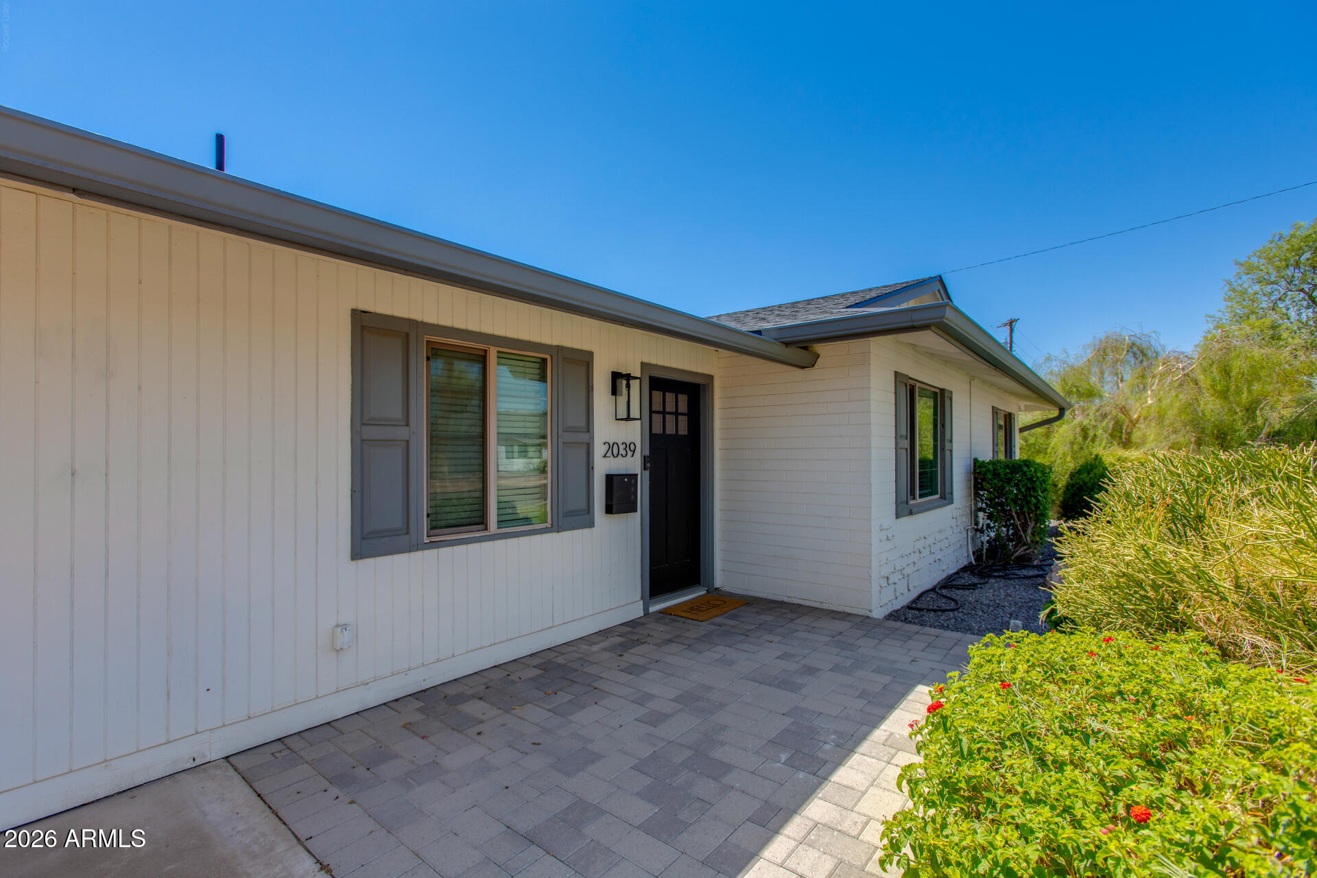 2039 N 69TH Place