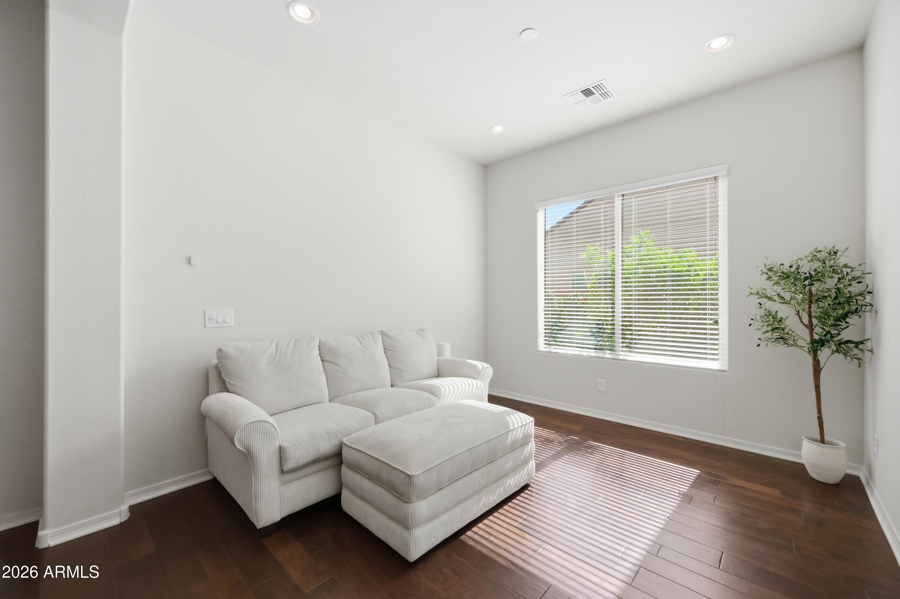5641 E DESERT FOREST Trail