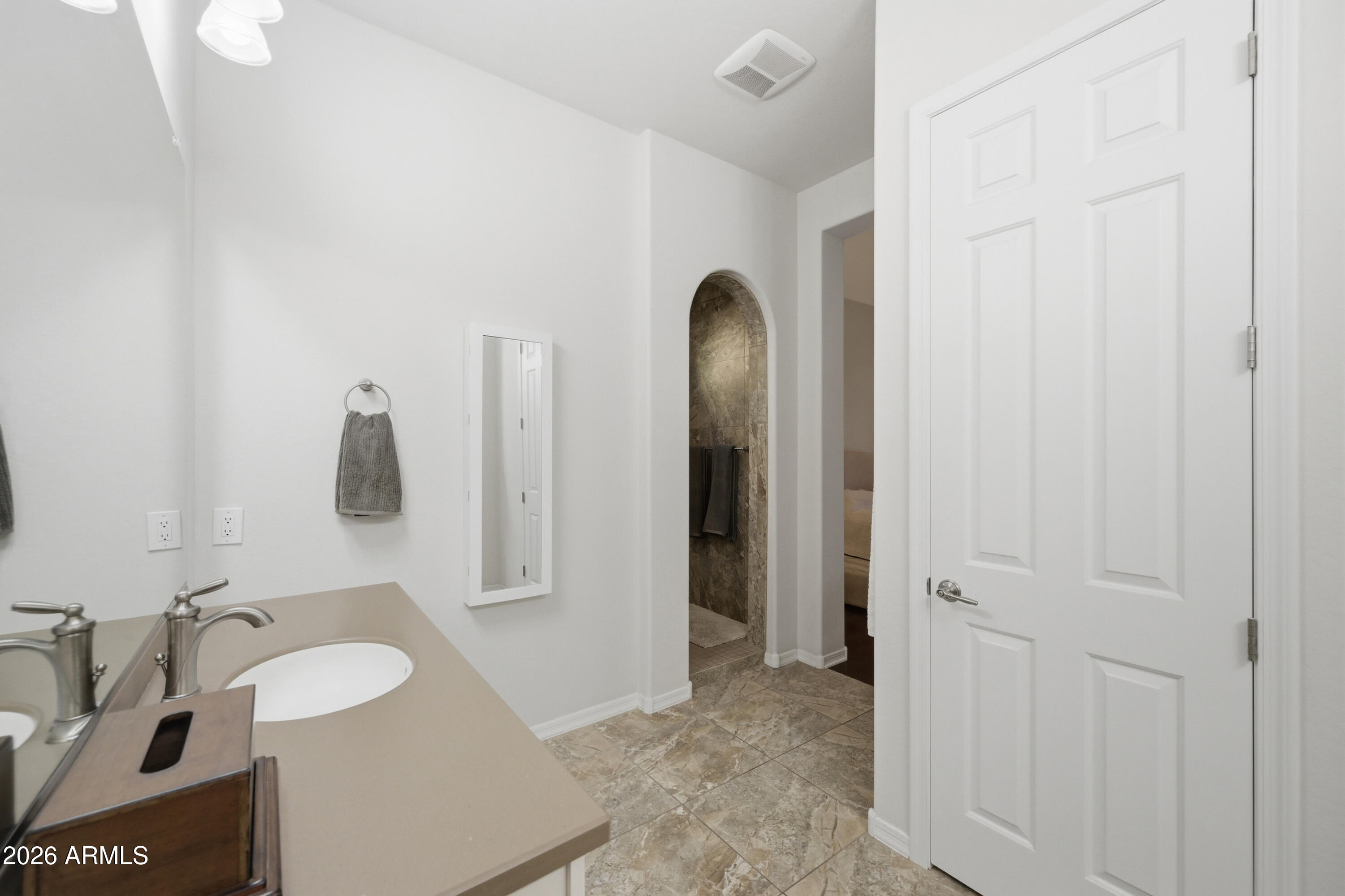 5641 E DESERT FOREST Trail