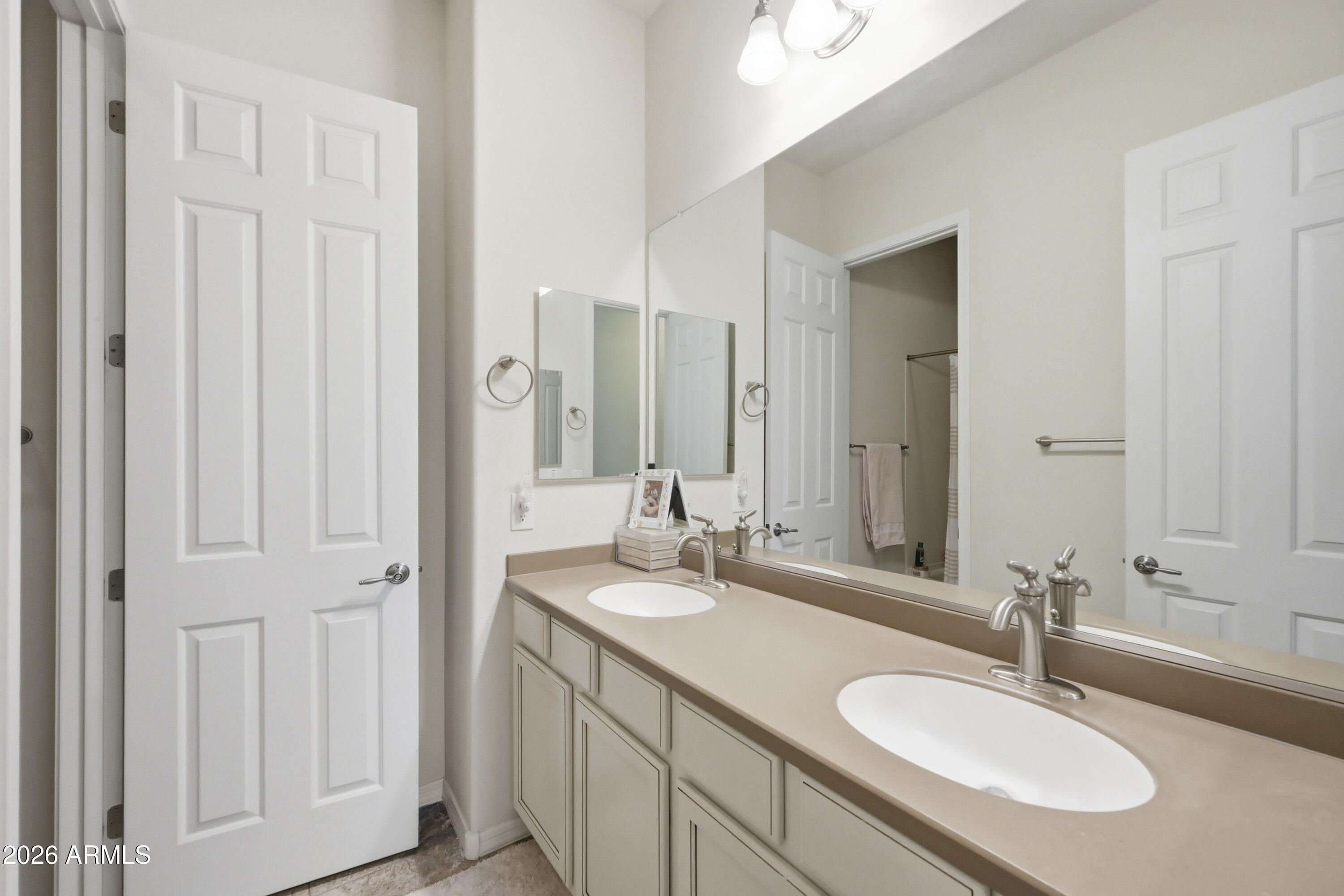5641 E DESERT FOREST Trail
