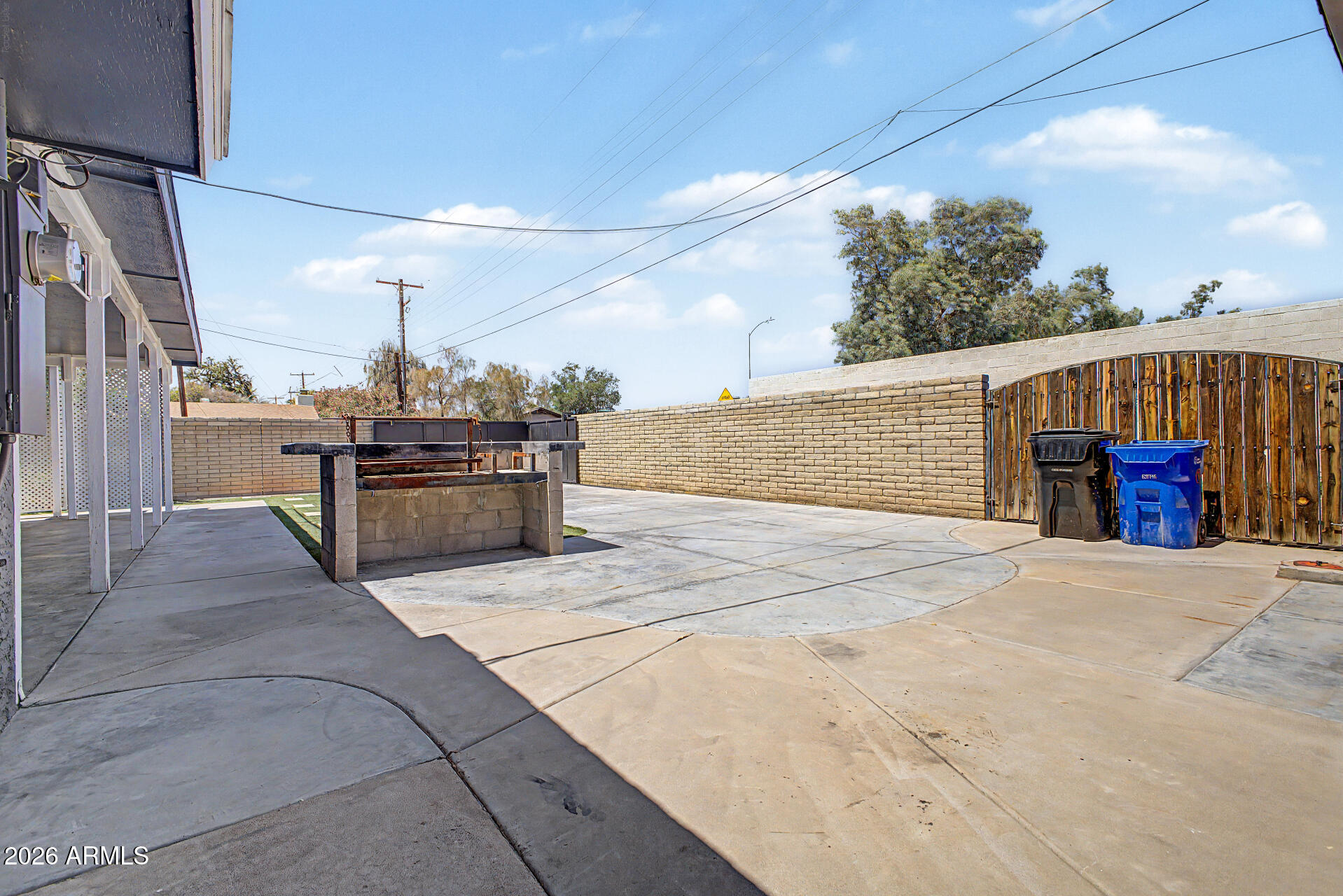 1712 E 1ST Avenue