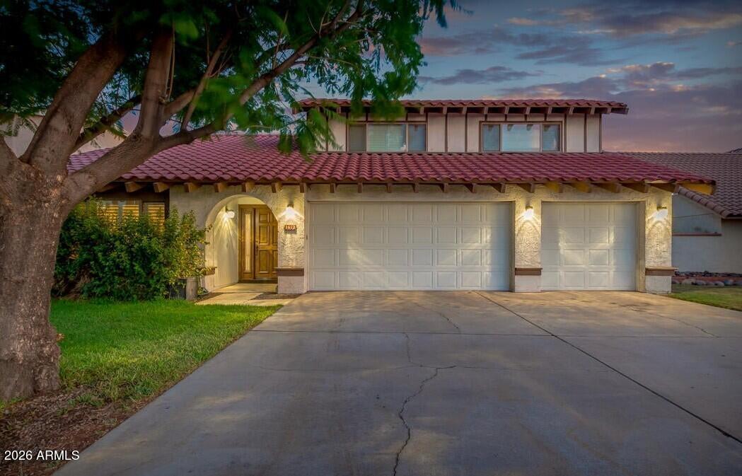 1613 E WEATHERVANE Lane