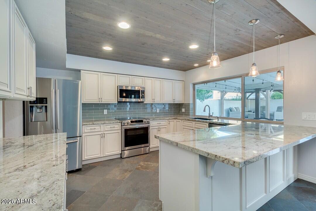 1613 E WEATHERVANE Lane