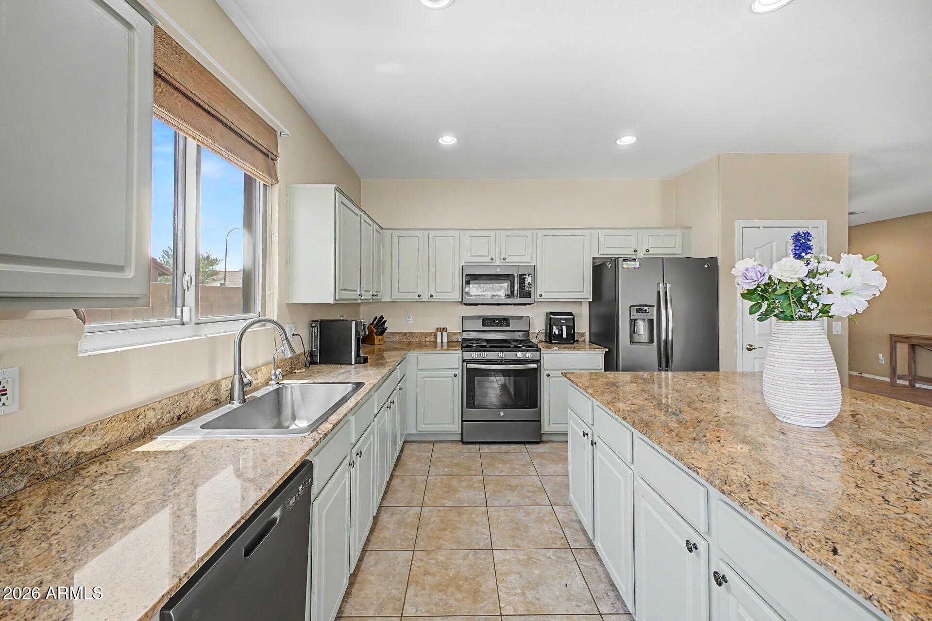 21 N 119TH Avenue