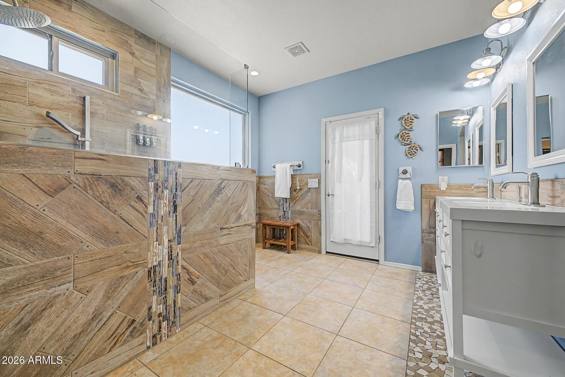 21 N 119TH Avenue