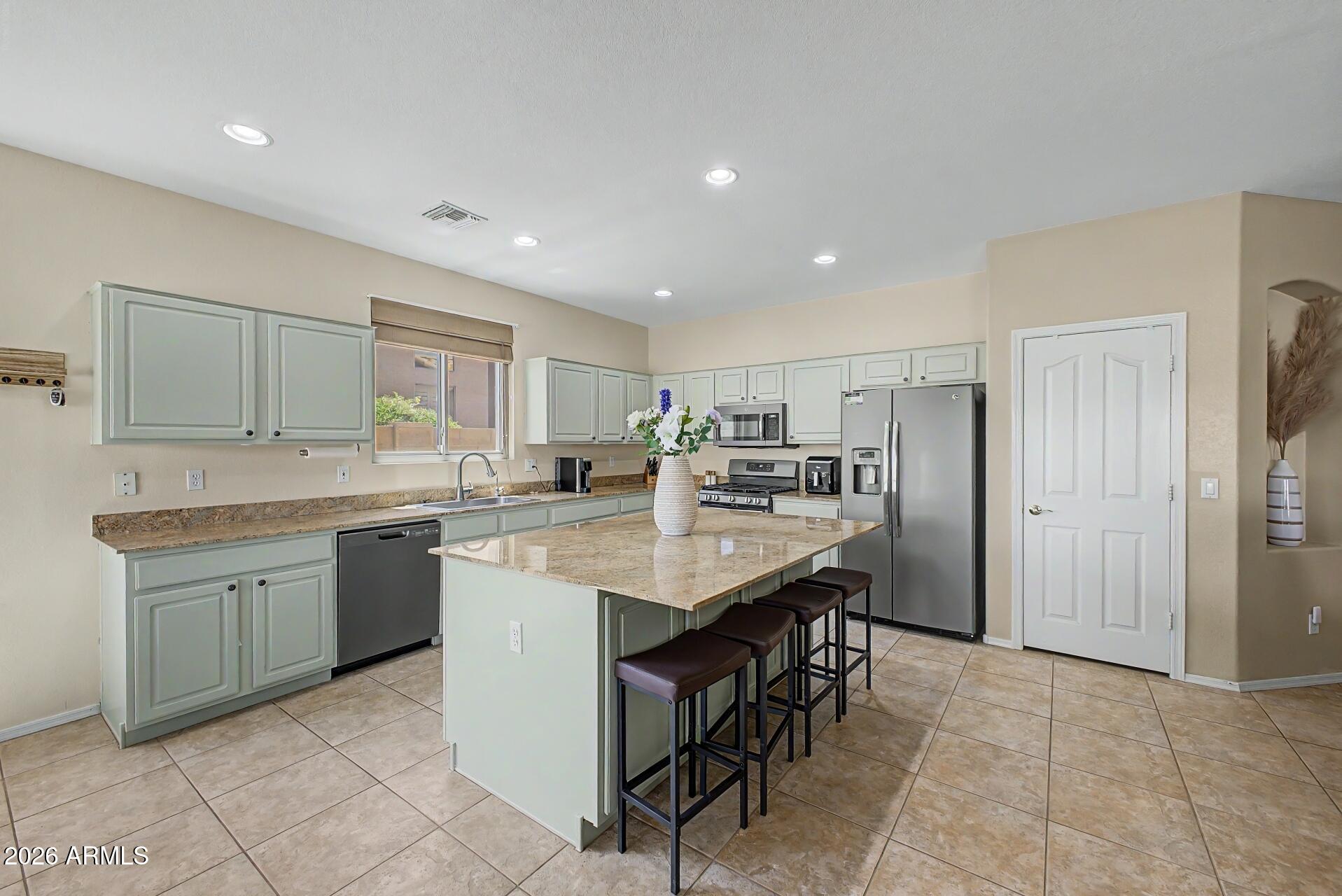 21 N 119TH Avenue
