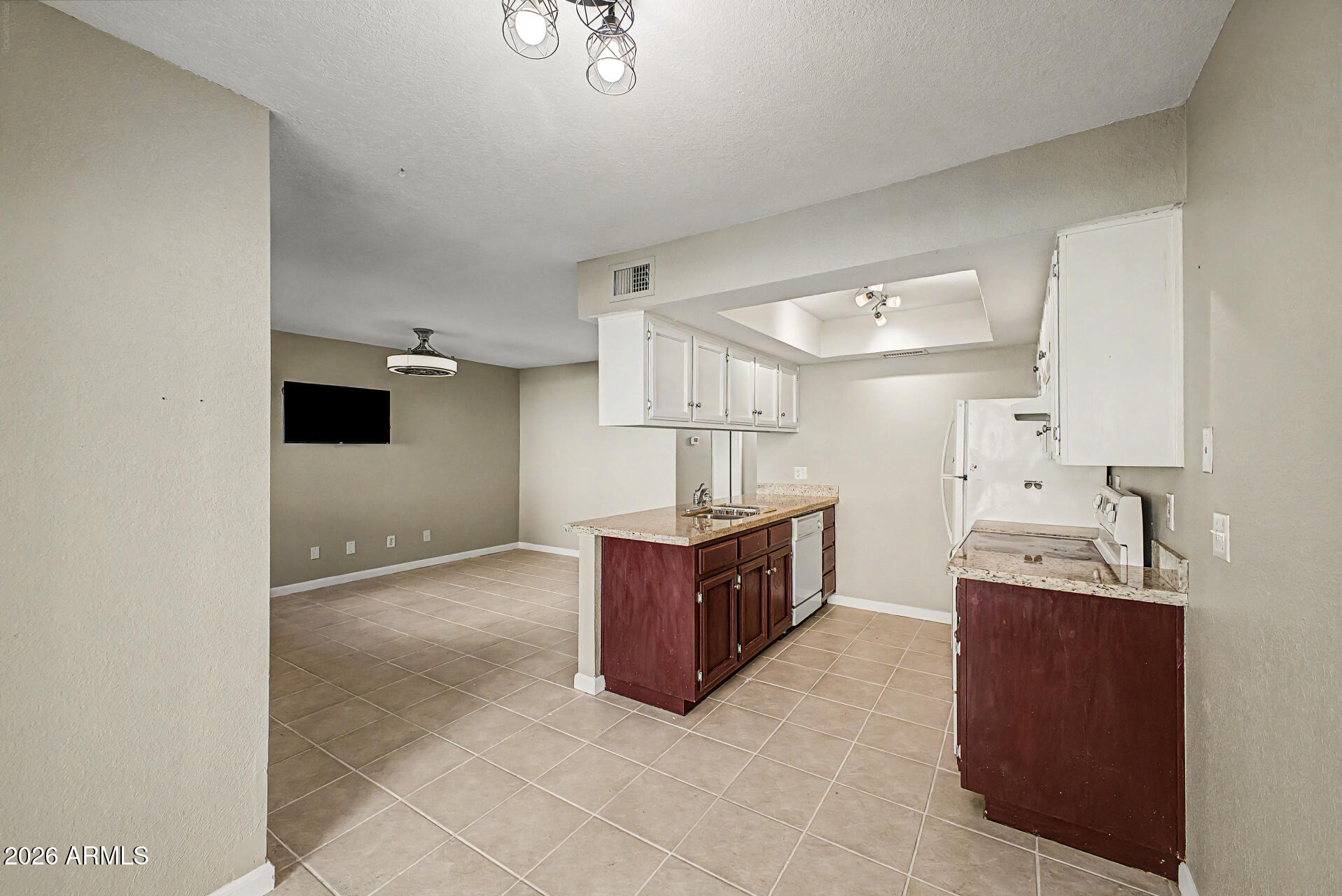 520 N STAPLEY Drive 186