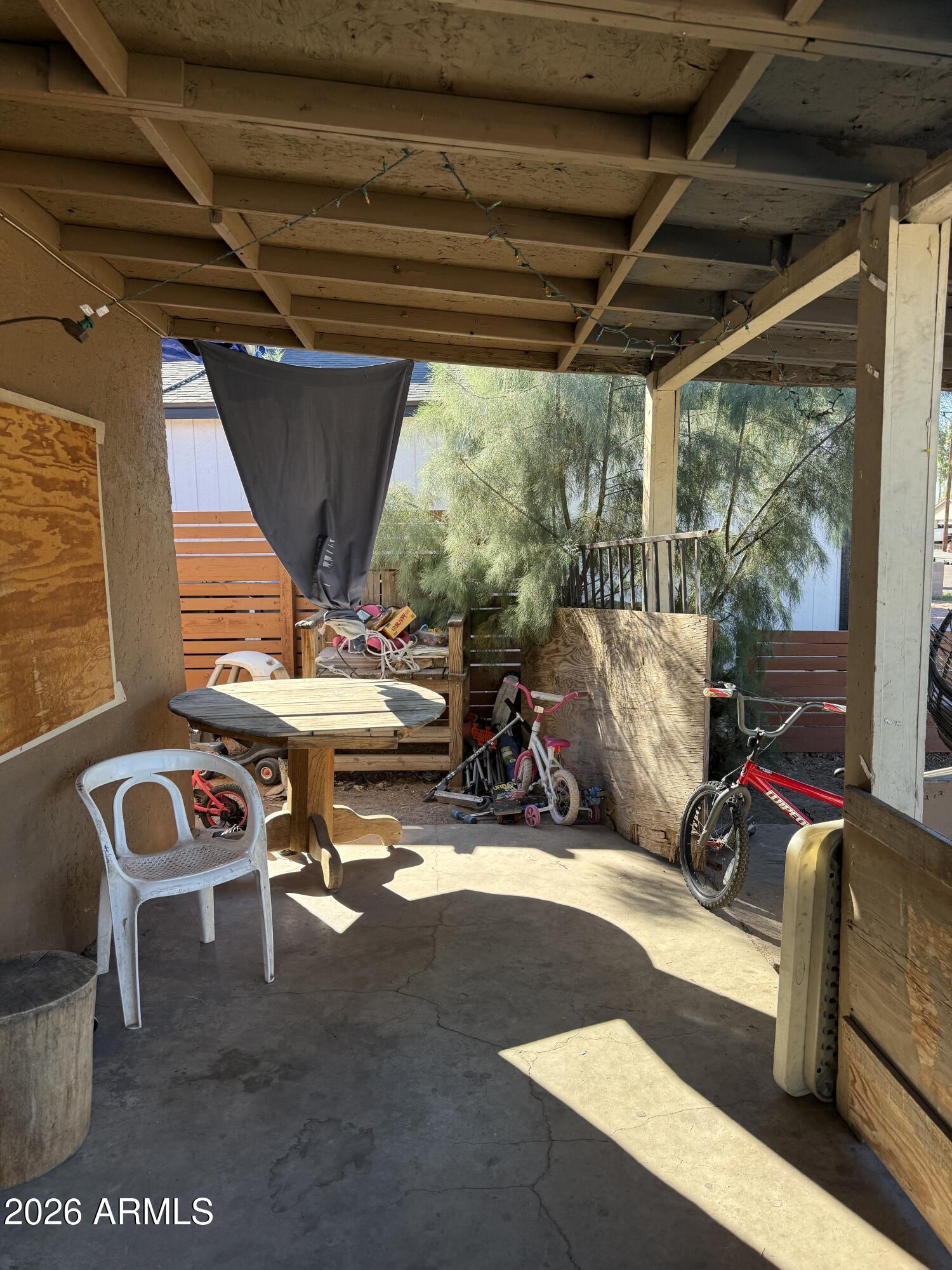 1109 W APACHE Street