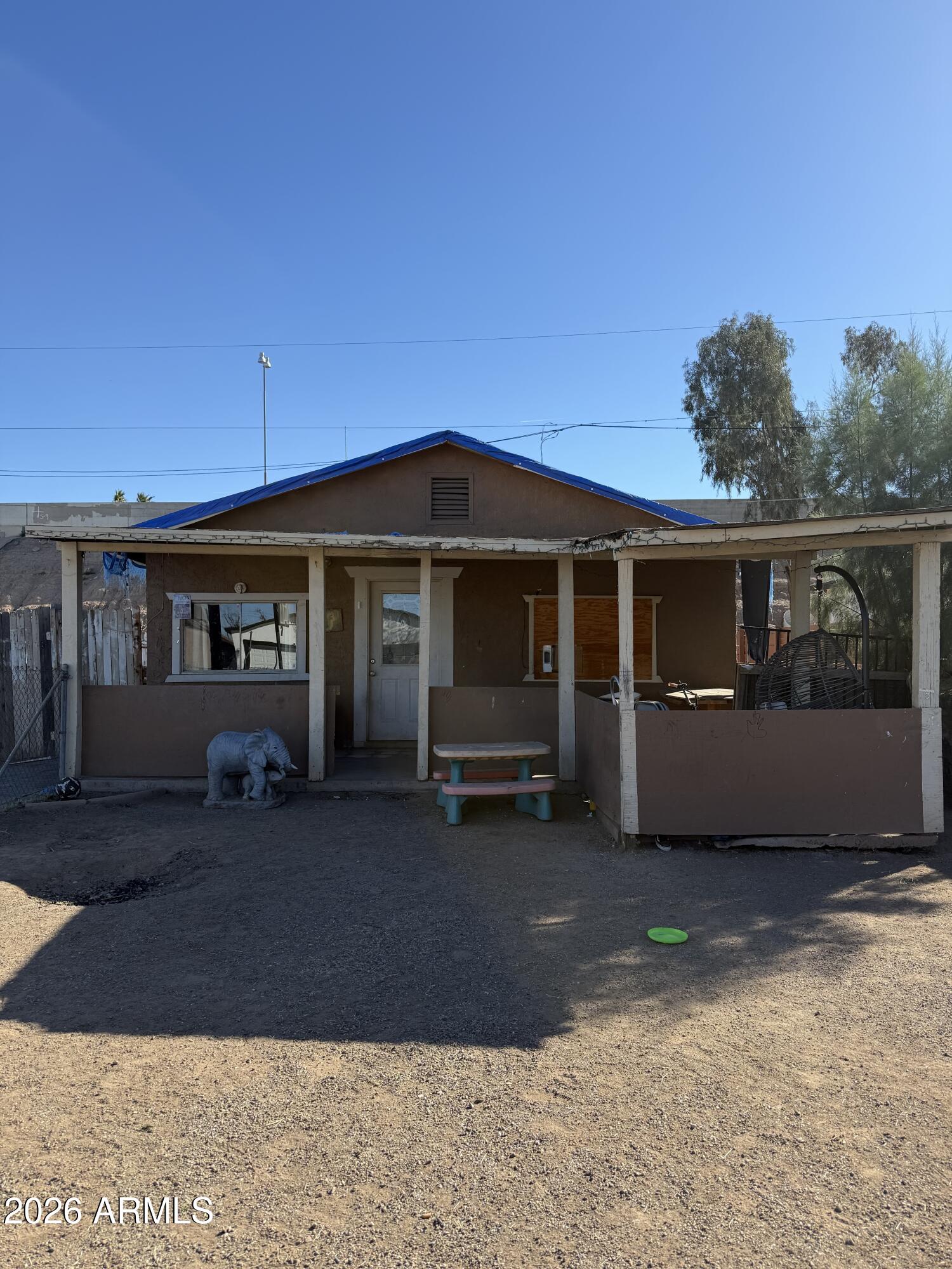 1109 W APACHE Street