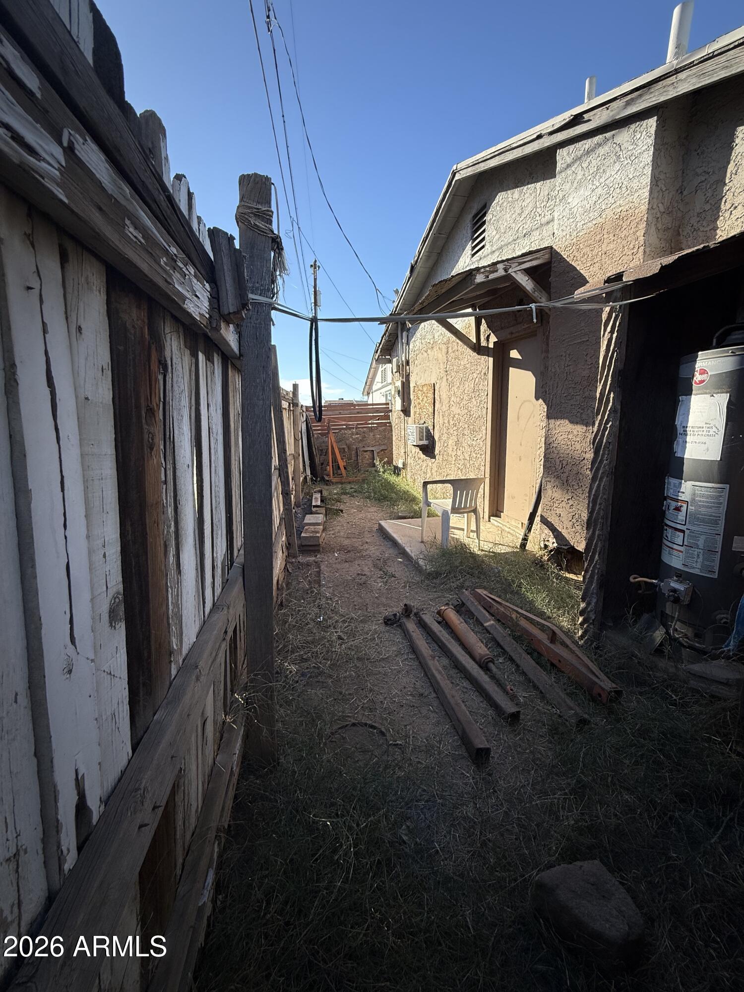 1109 W APACHE Street