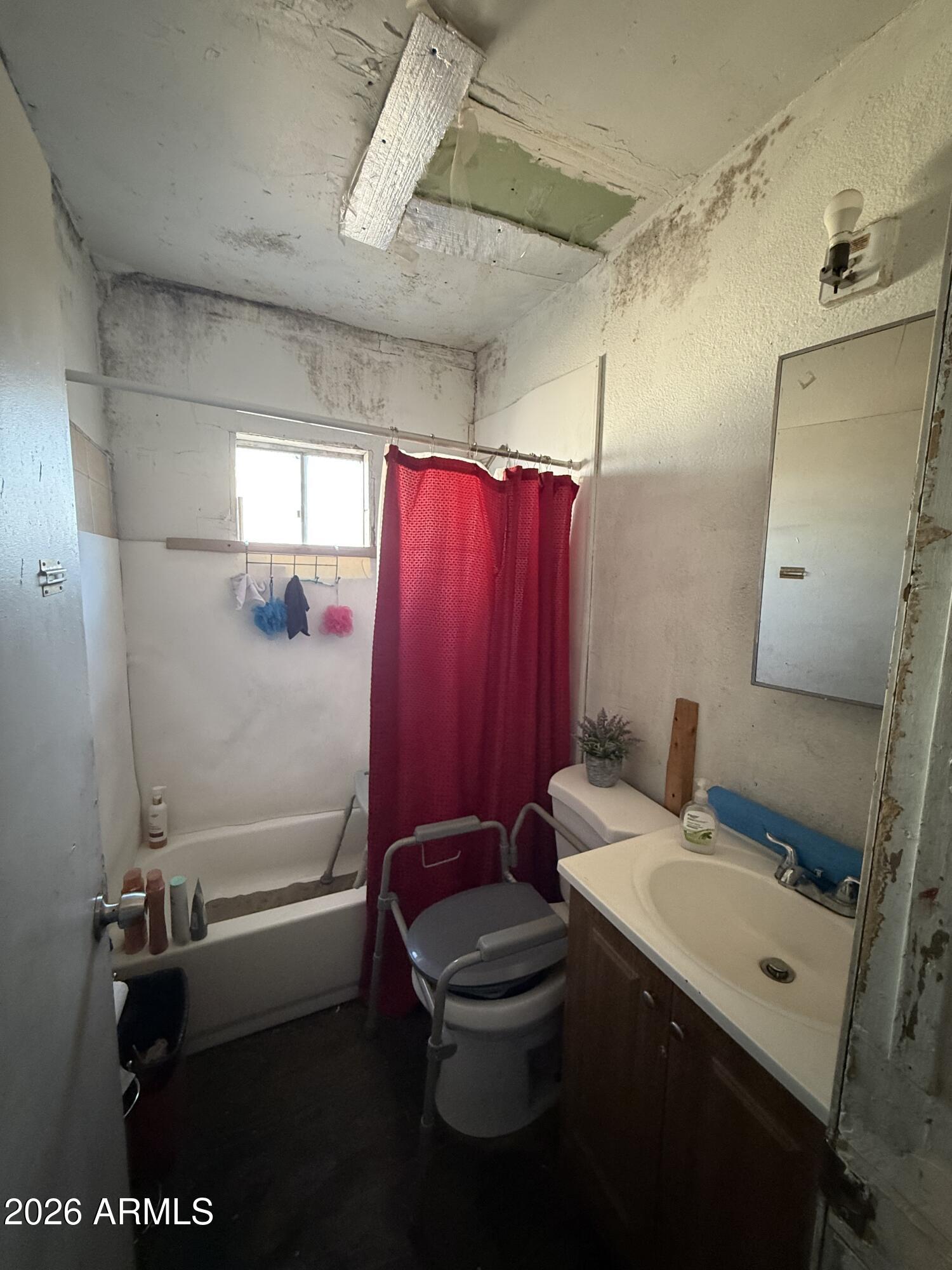 1109 W APACHE Street