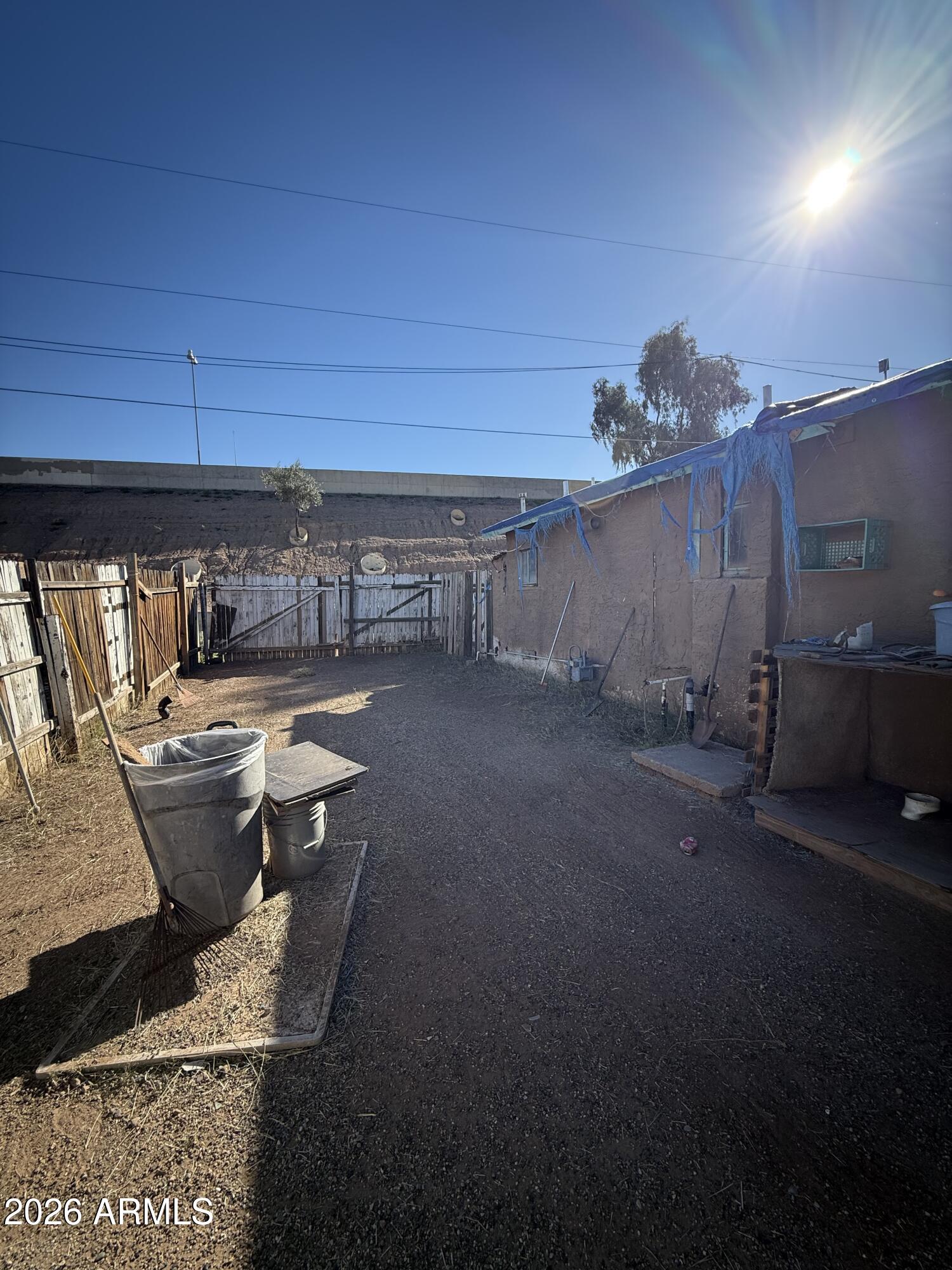 1109 W APACHE Street