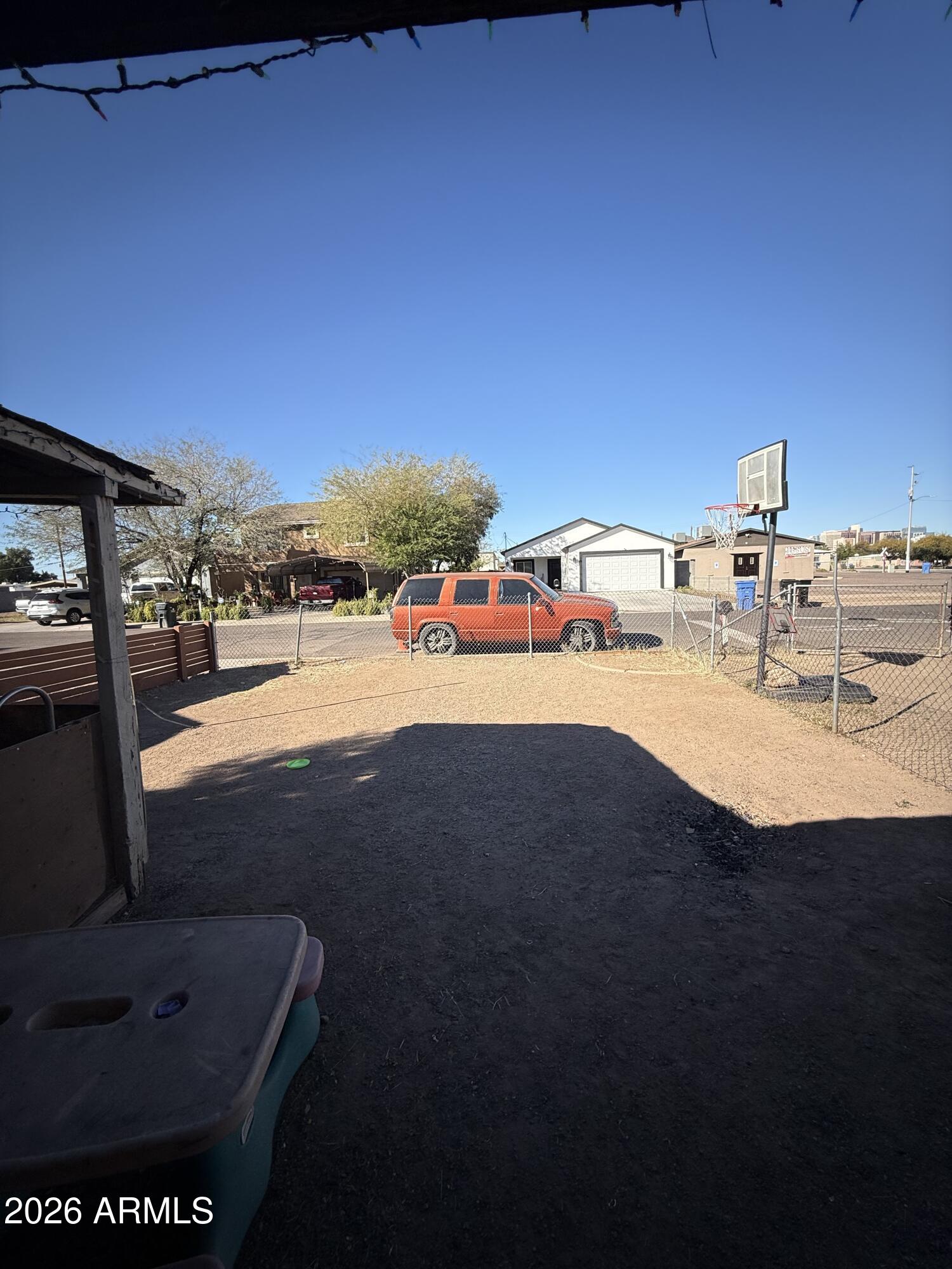 1109 W APACHE Street