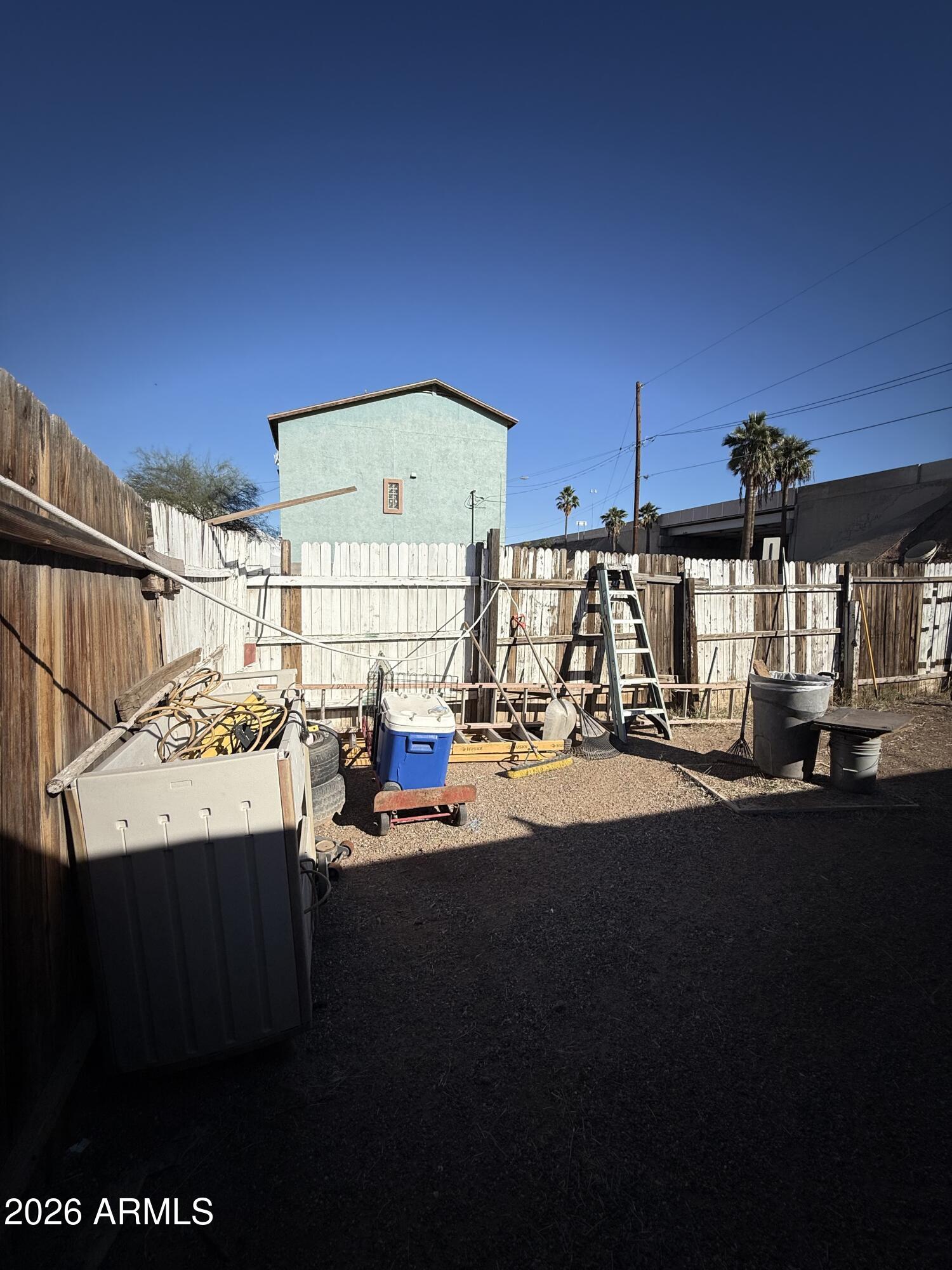 1109 W APACHE Street