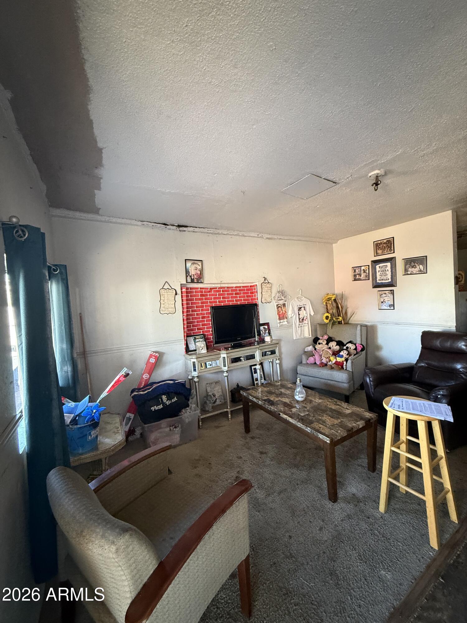 1109 W APACHE Street