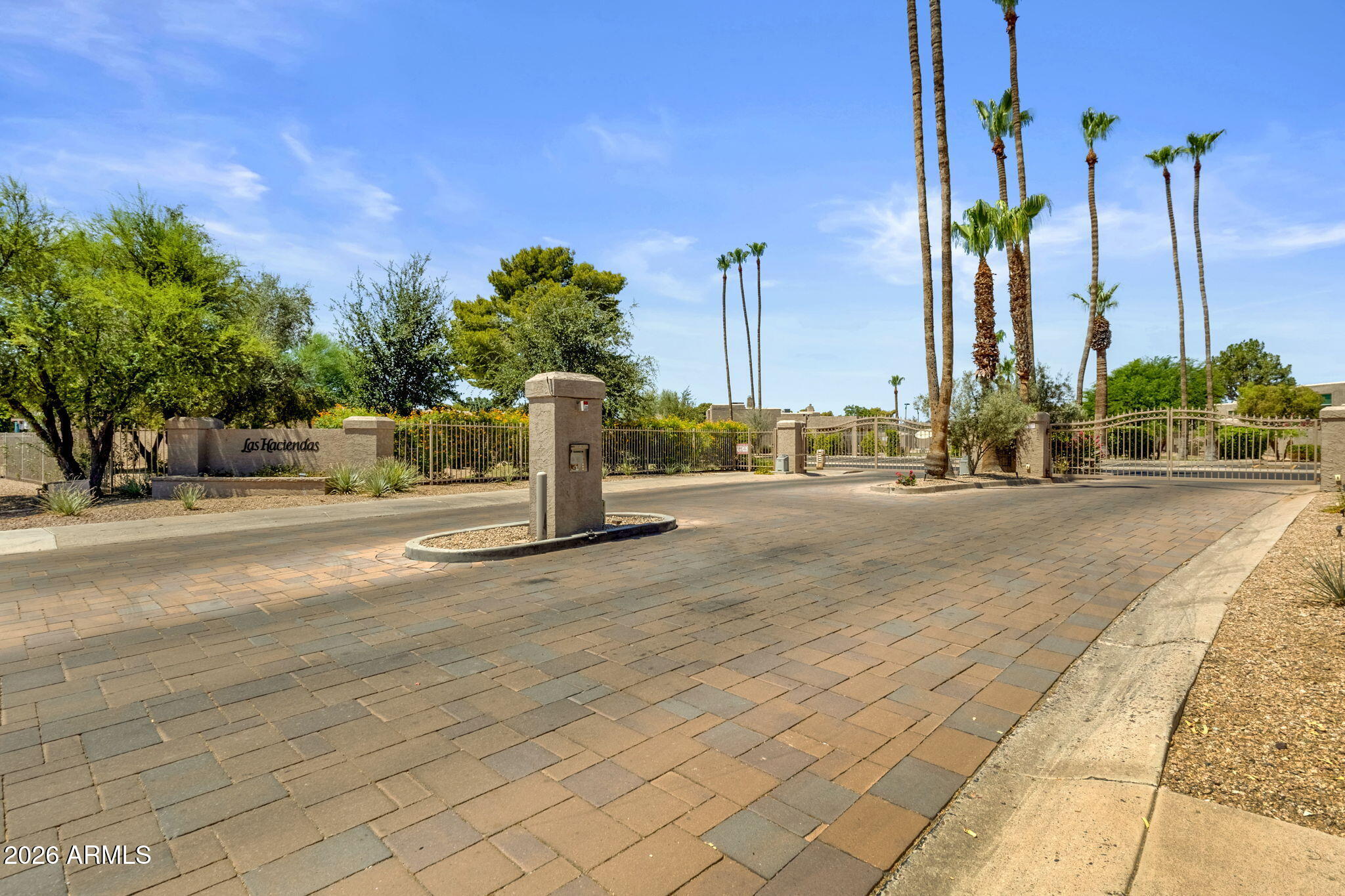 4118 E LARKSPUR Drive