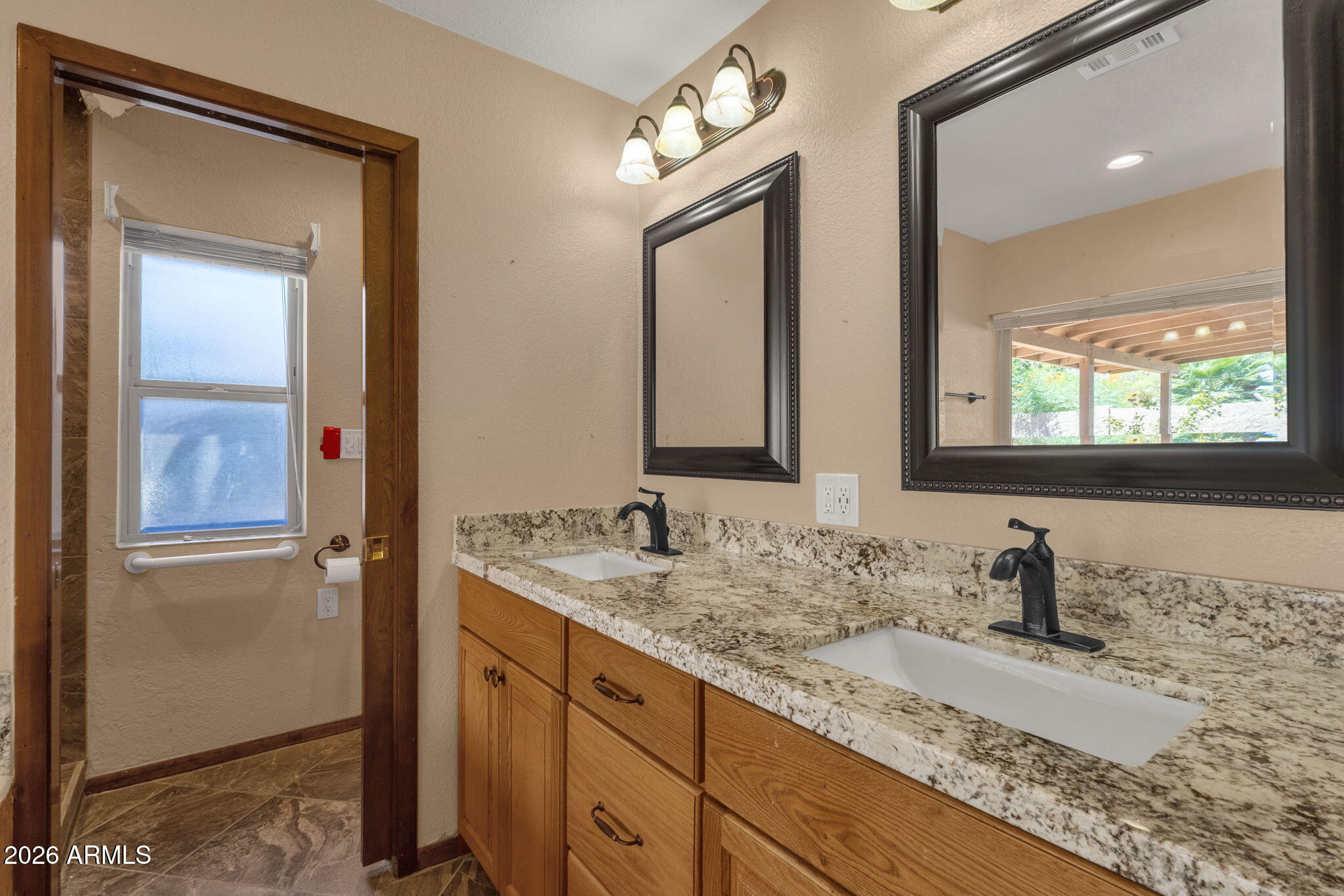 4118 E LARKSPUR Drive
