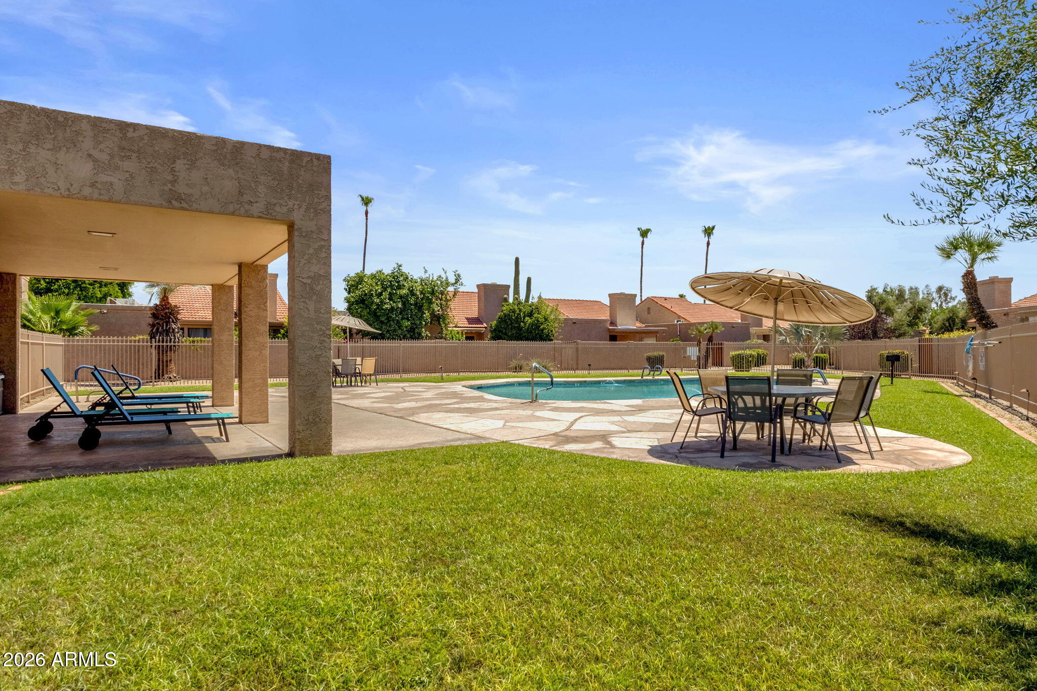 4118 E LARKSPUR Drive