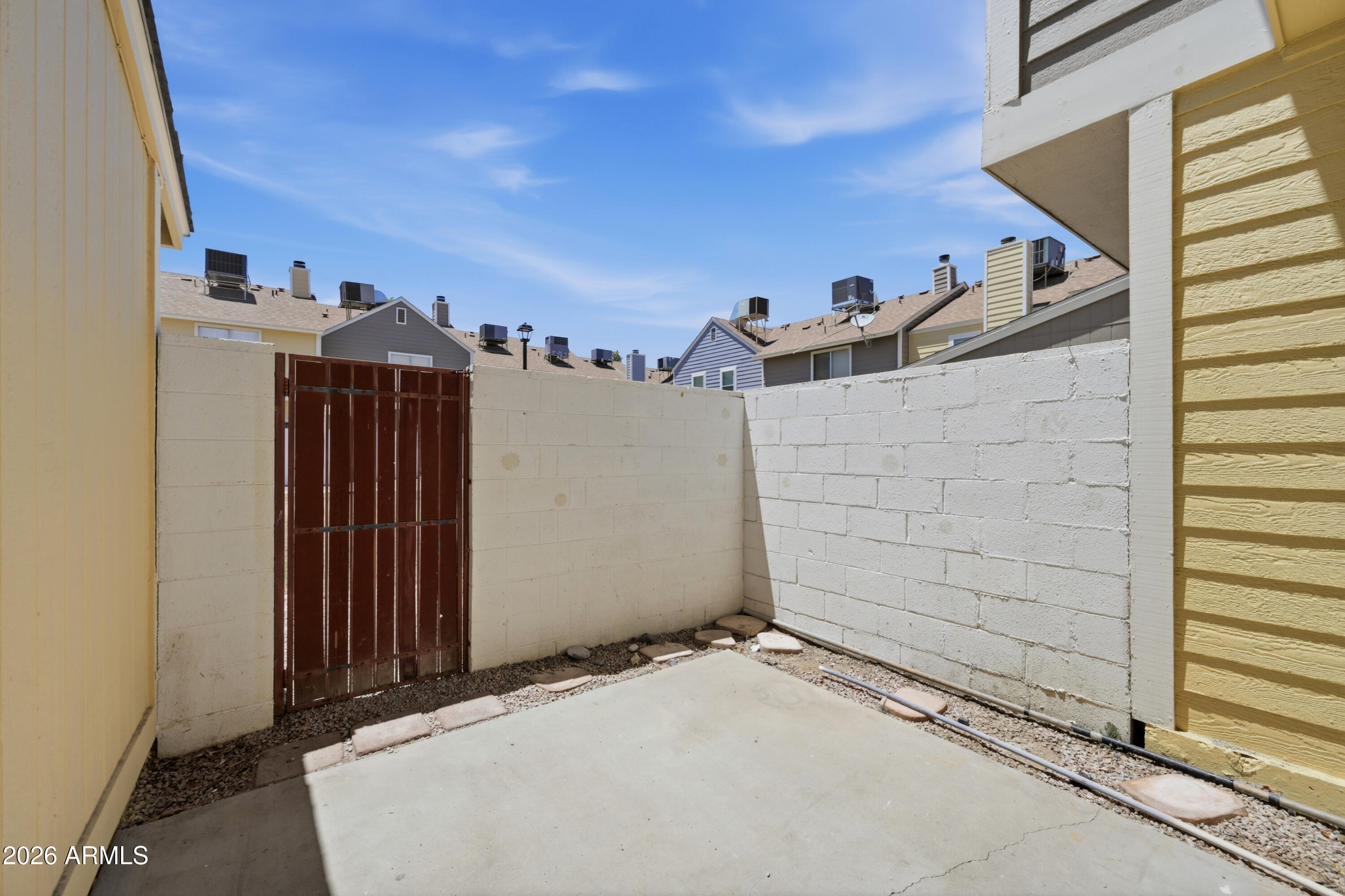 1970 N Hartford Street 4