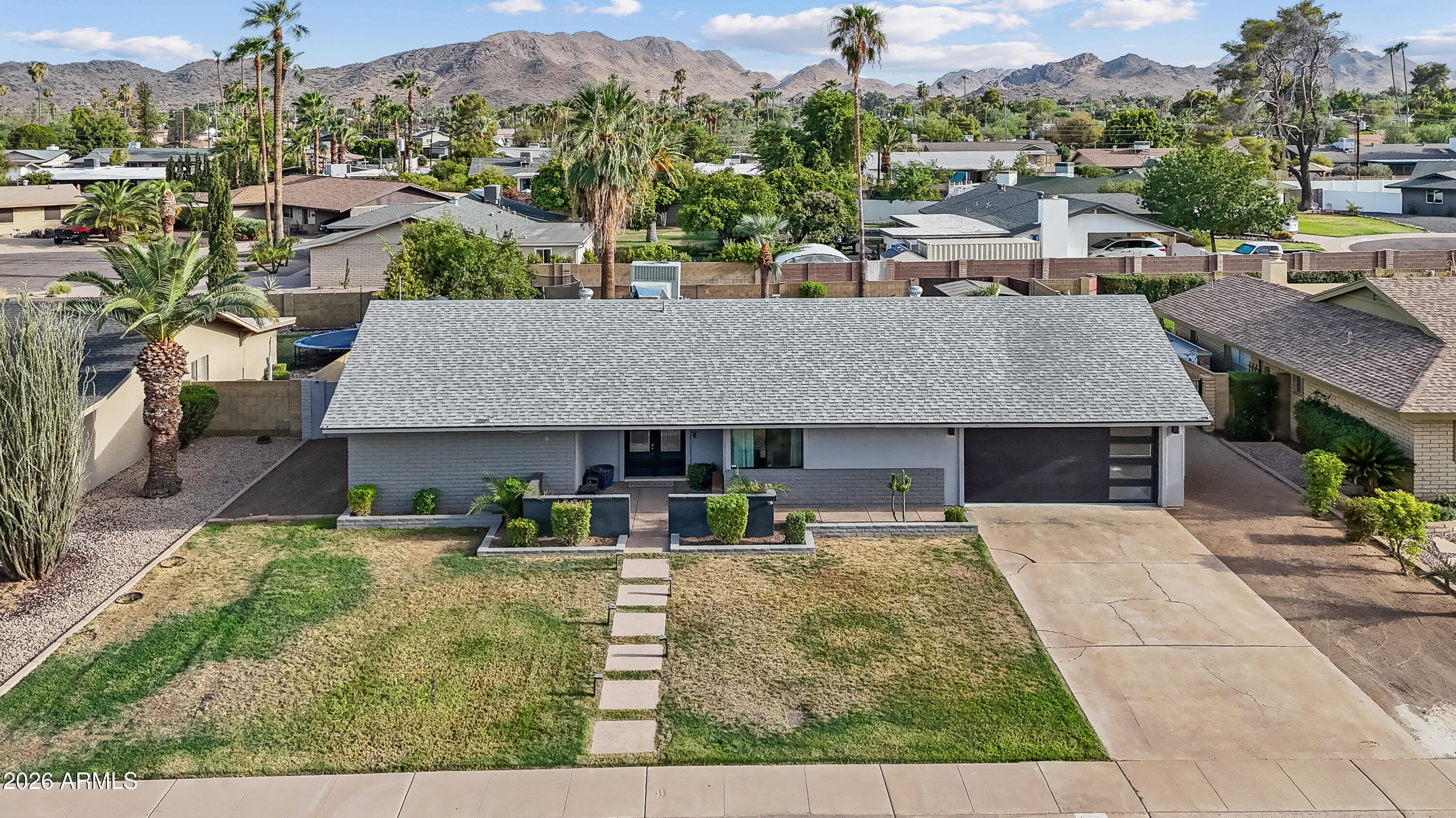 3915 E YUCCA Street