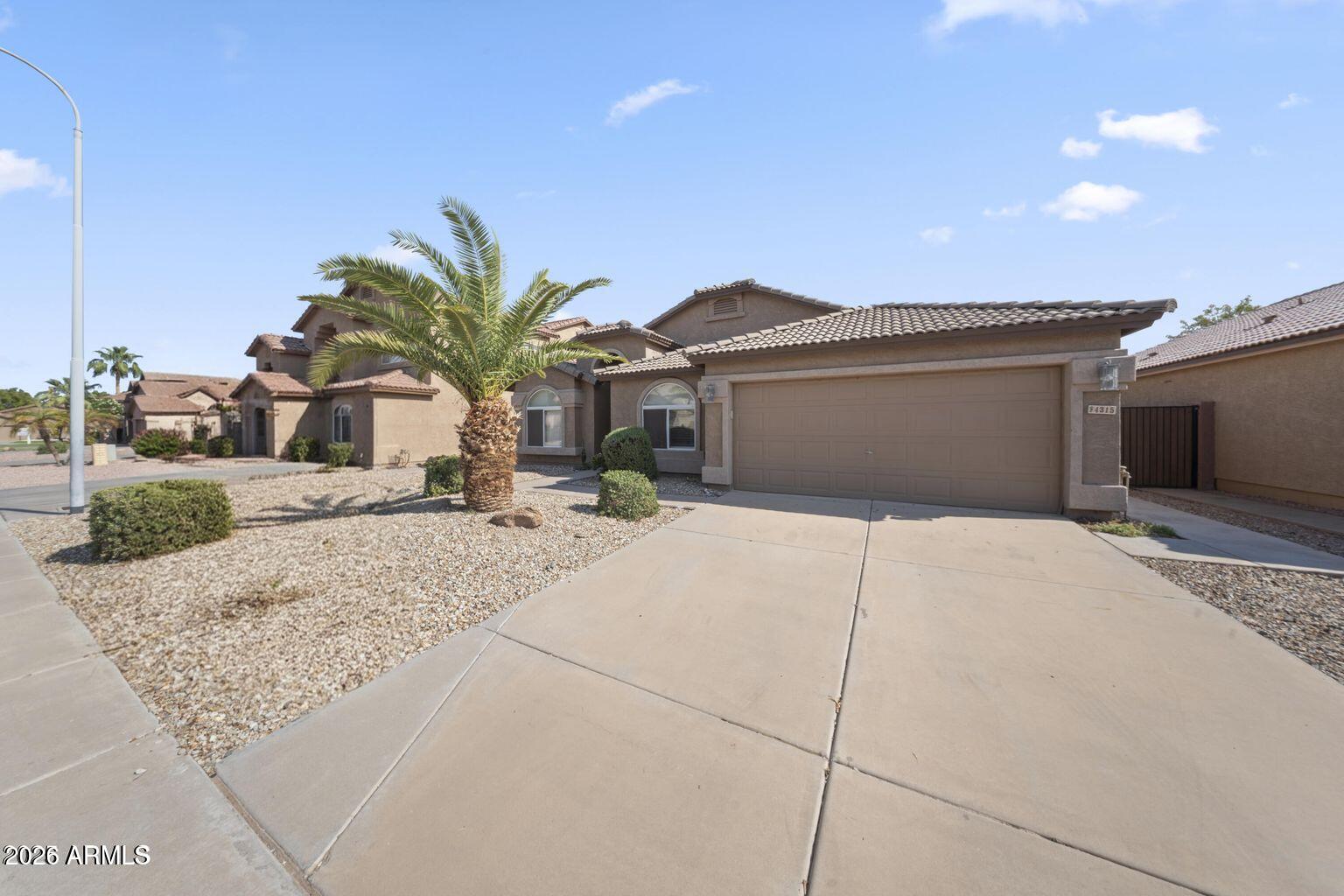 4315 E REDWOOD Lane